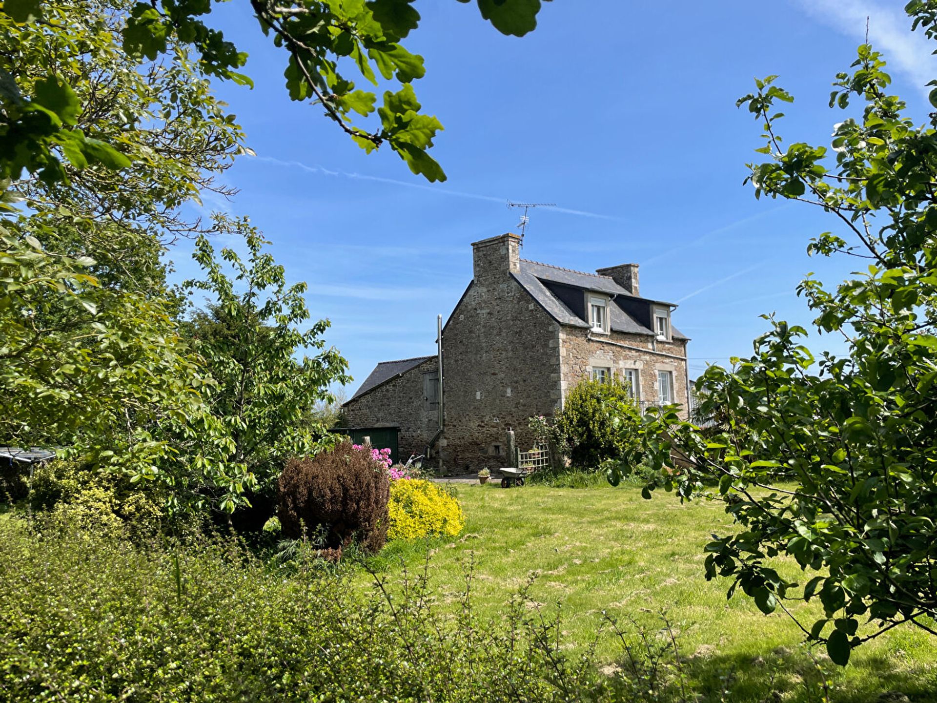 rumah dalam Pluduno, Bretagne 11861999