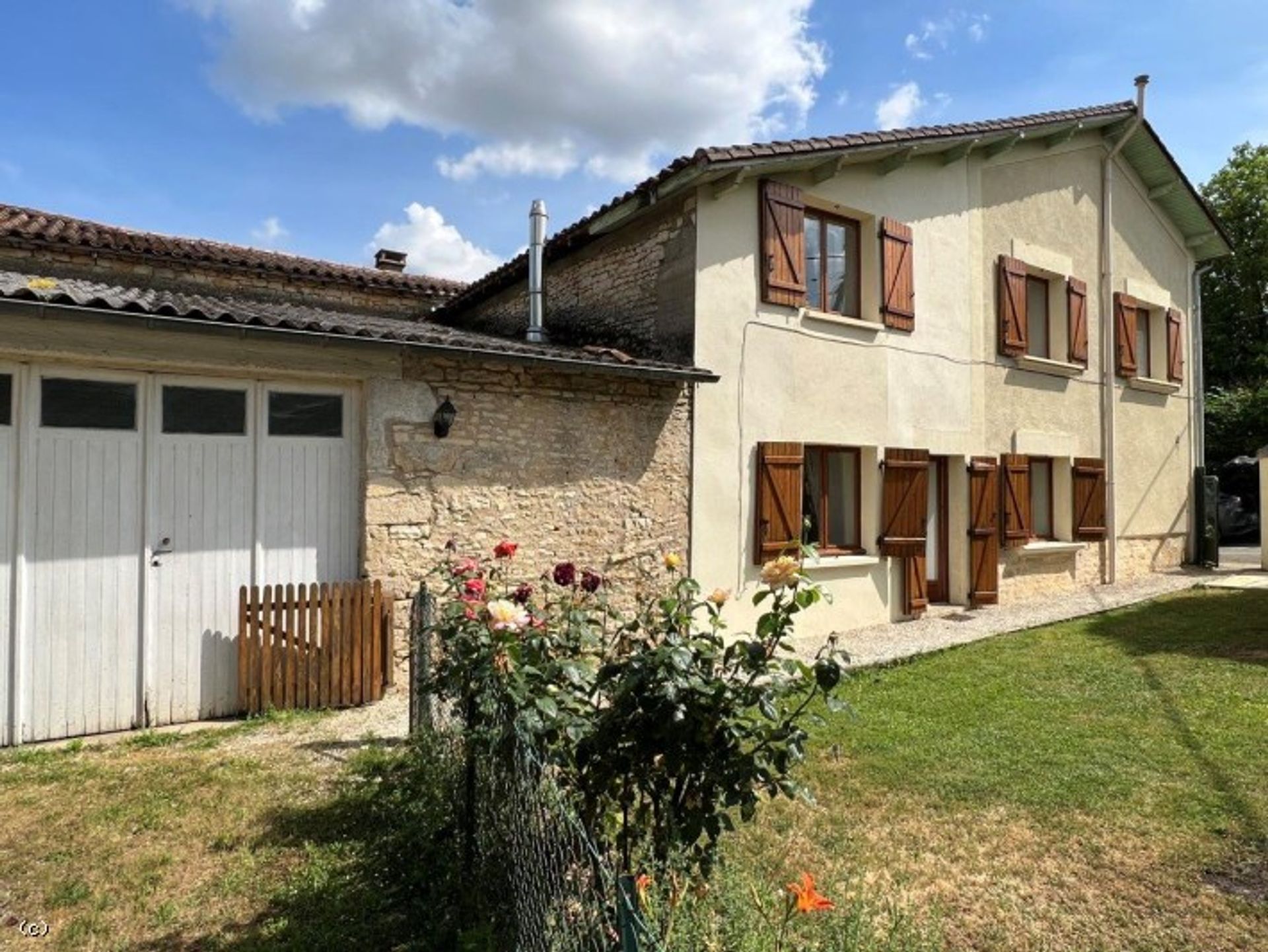 Hus i Ruffec, Nouvelle-Aquitaine 11862582