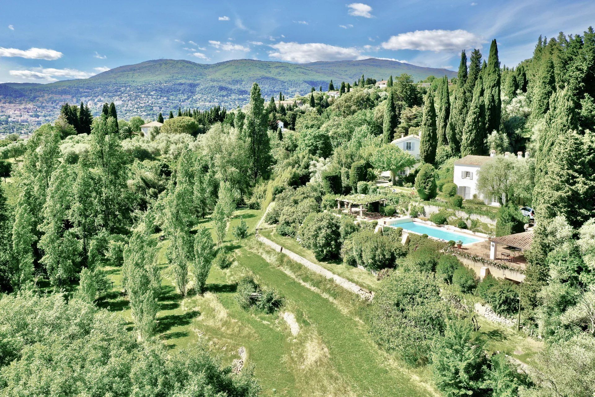 Hus i Grasse, Provence-Alpes-Côte d'Azur 11862736