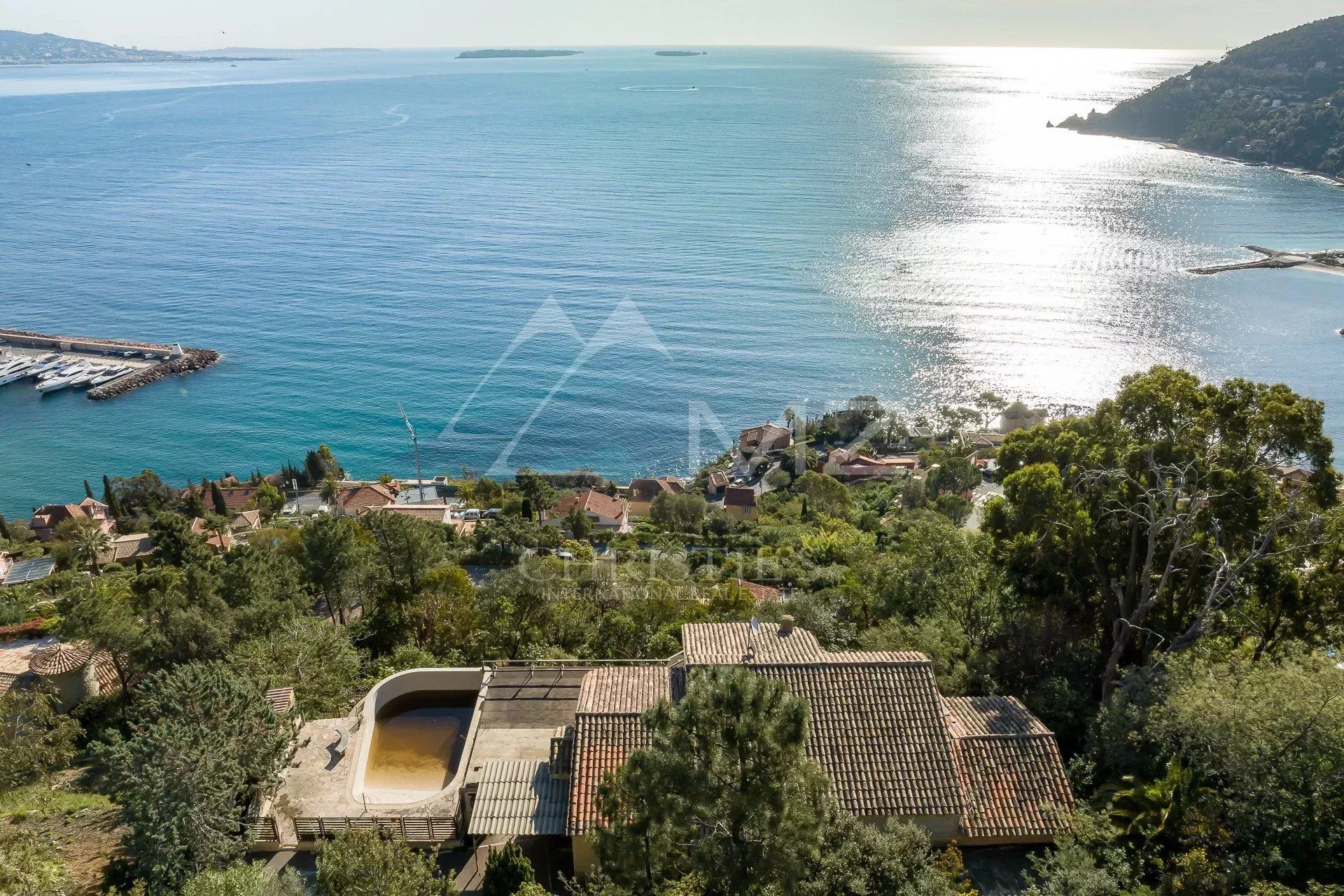 Rumah di Thoule-sur-Mer, Provence-Alpes-Cote d'Azur 11863863