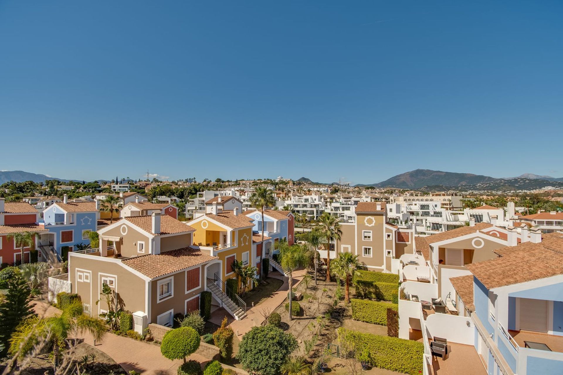 公寓 在 Estepona, Andalucía 11864690