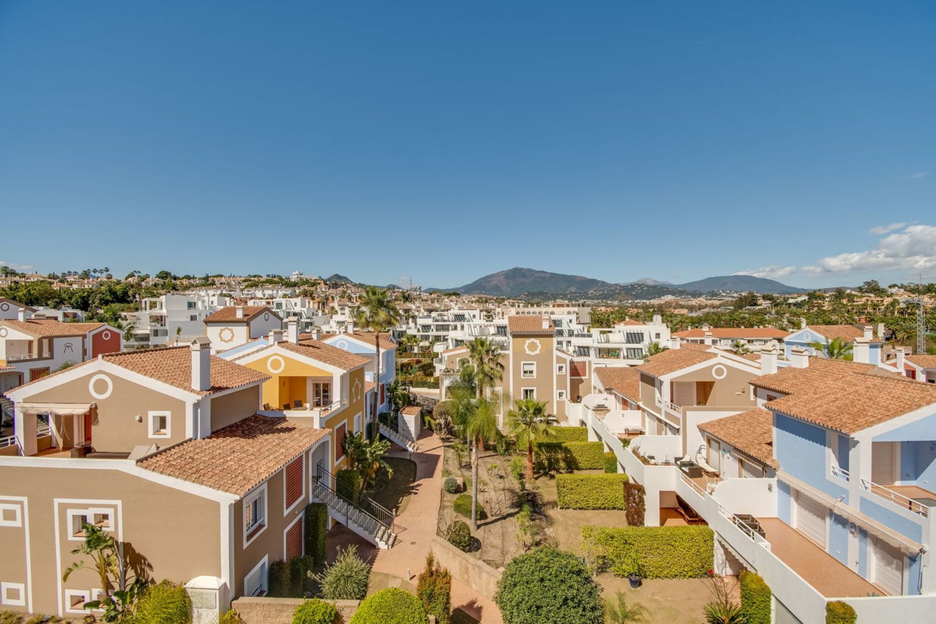 公寓 在 Estepona, Andalucía 11864690