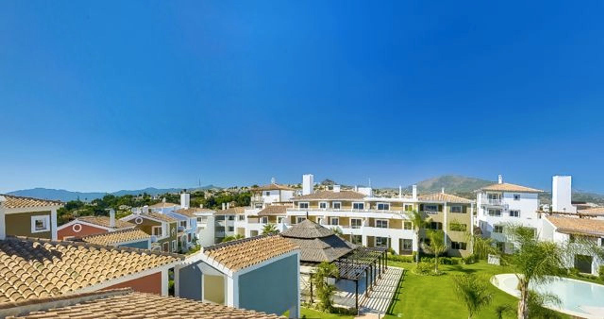 公寓 在 Estepona, Andalucía 11864690