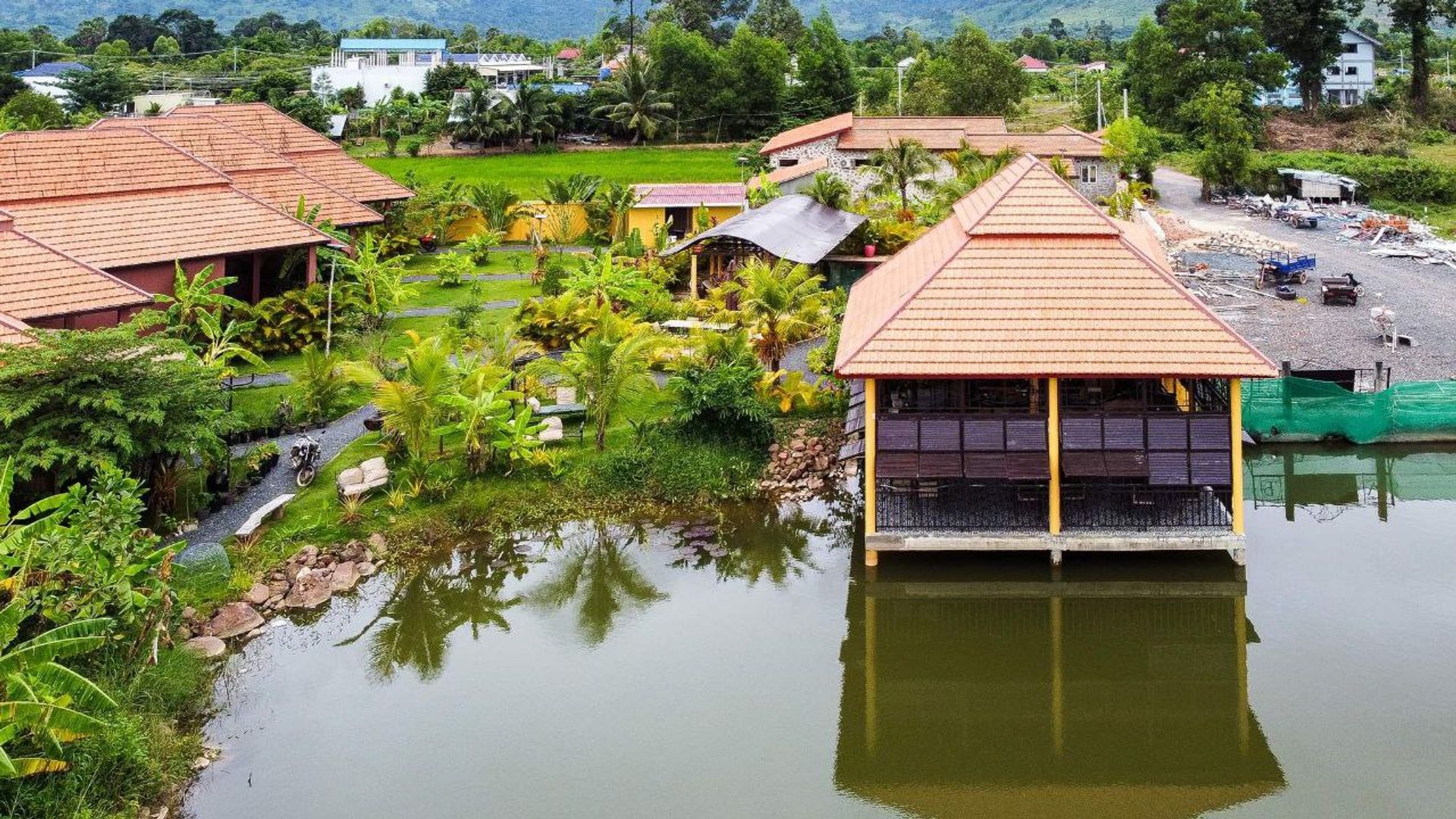 Несколько домов в , Kampot Province 11865622