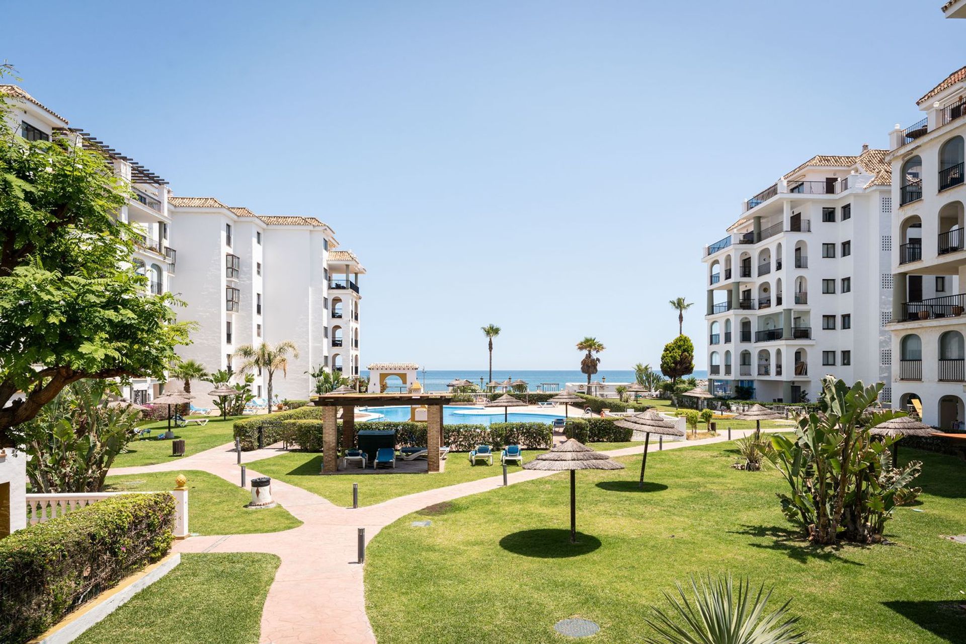 Condominium in Castillo de Sabinillas, Andalusia 11866916