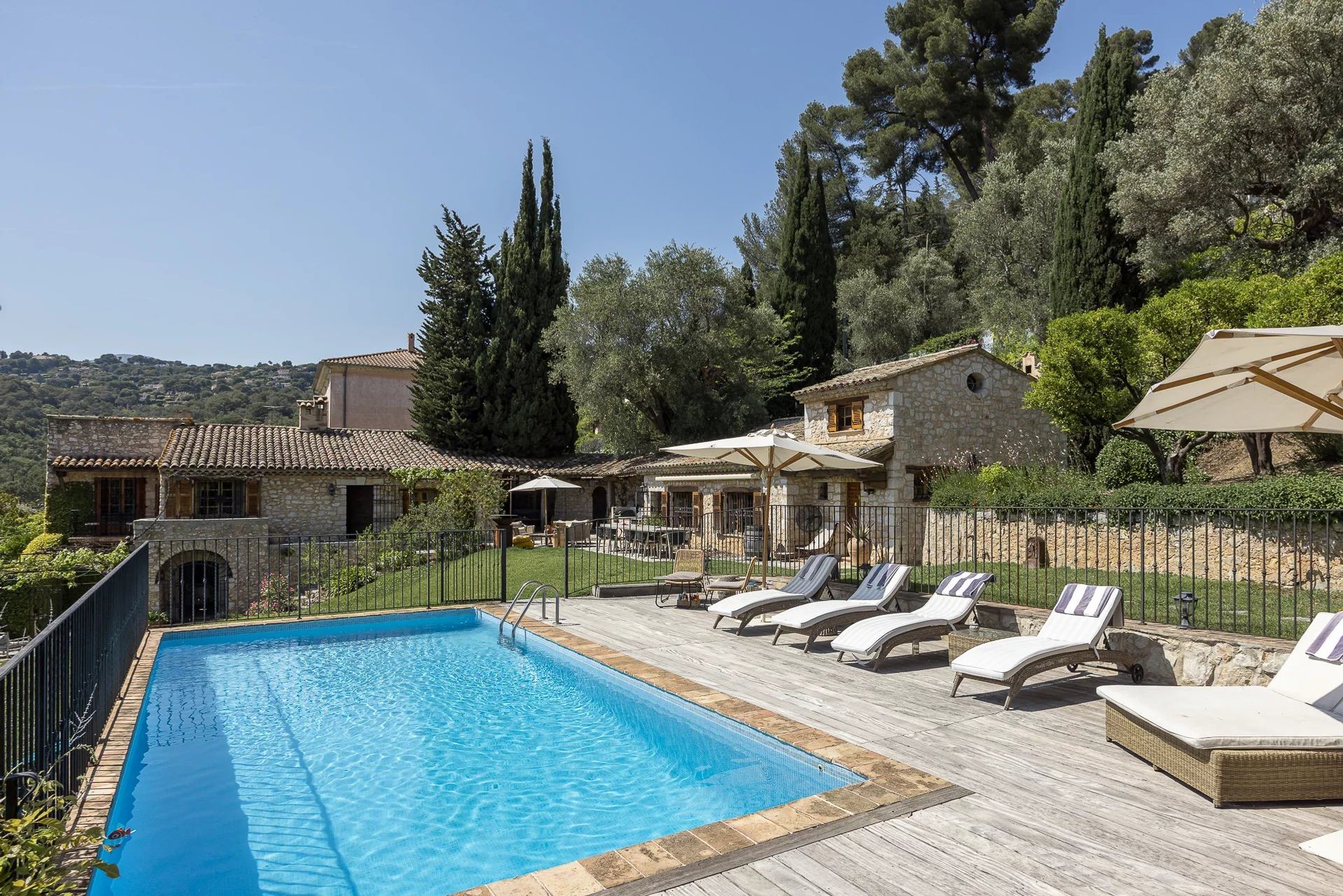 casa no Saint-Paul-de-Vence, Provença-Alpes-Costa Azul 11867137