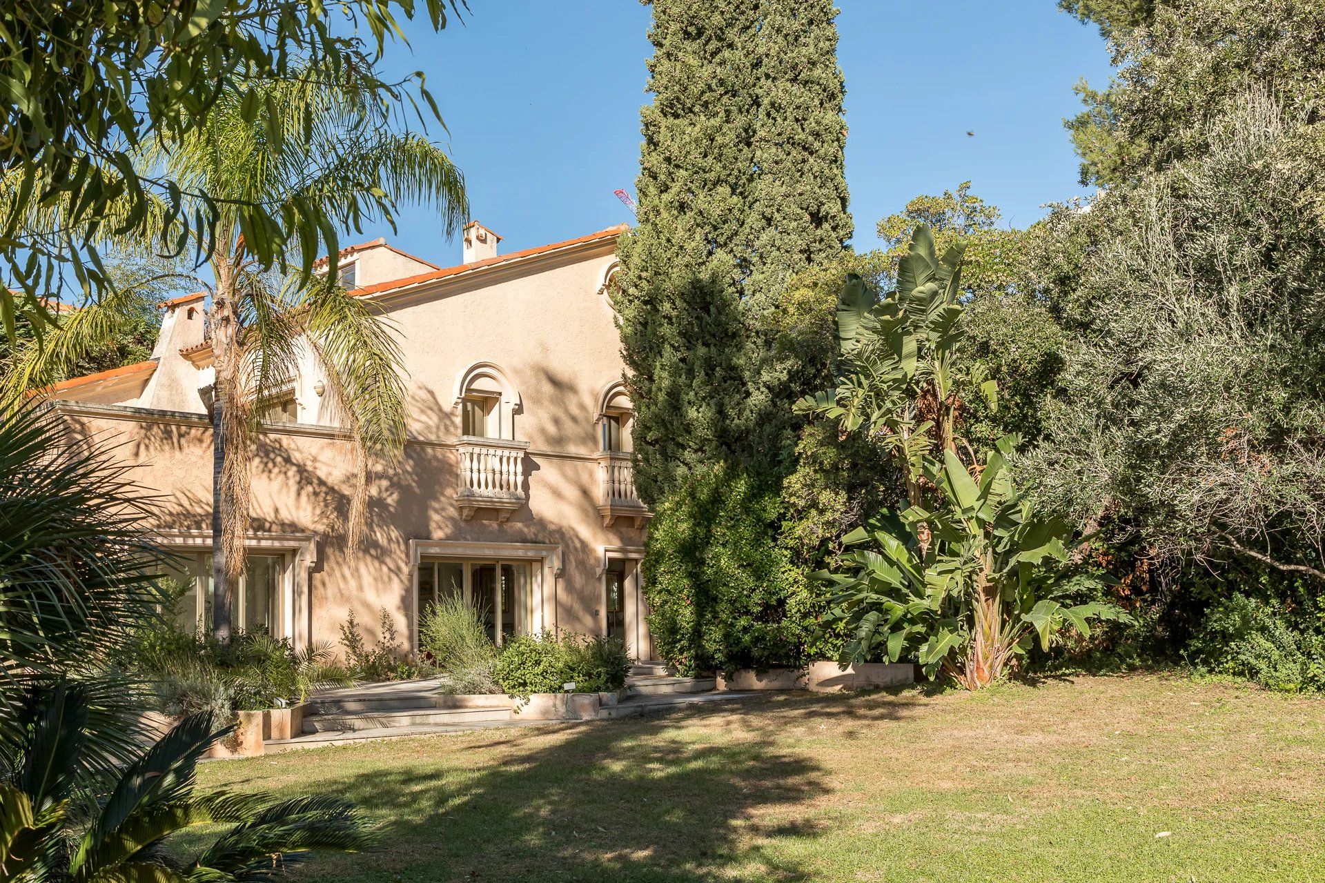 House in Antibes, Provence-Alpes-Cote d'Azur 11867198