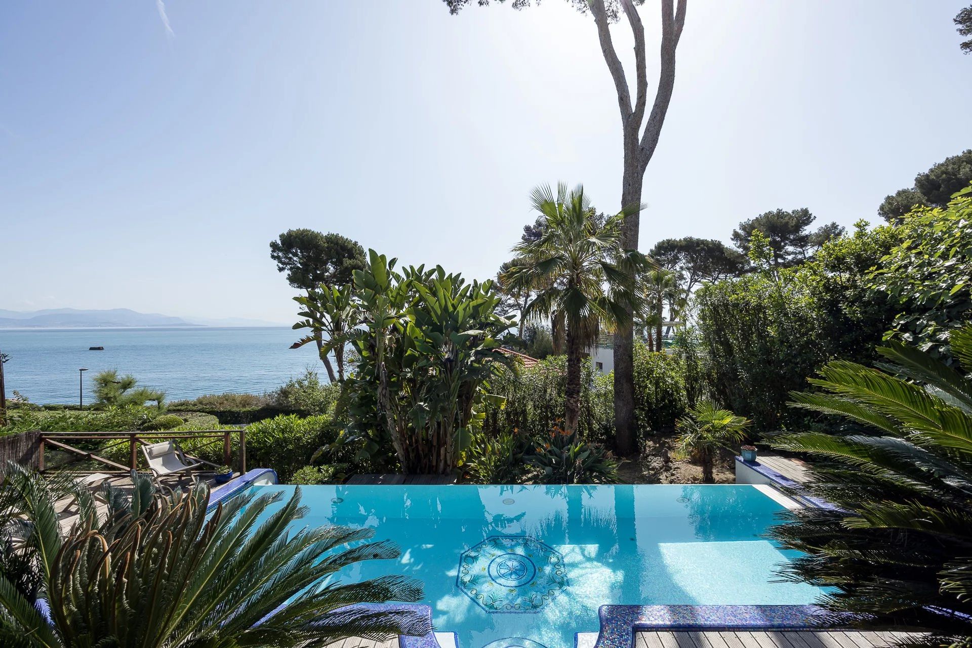 House in Antibes, Provence-Alpes-Cote d'Azur 11867224