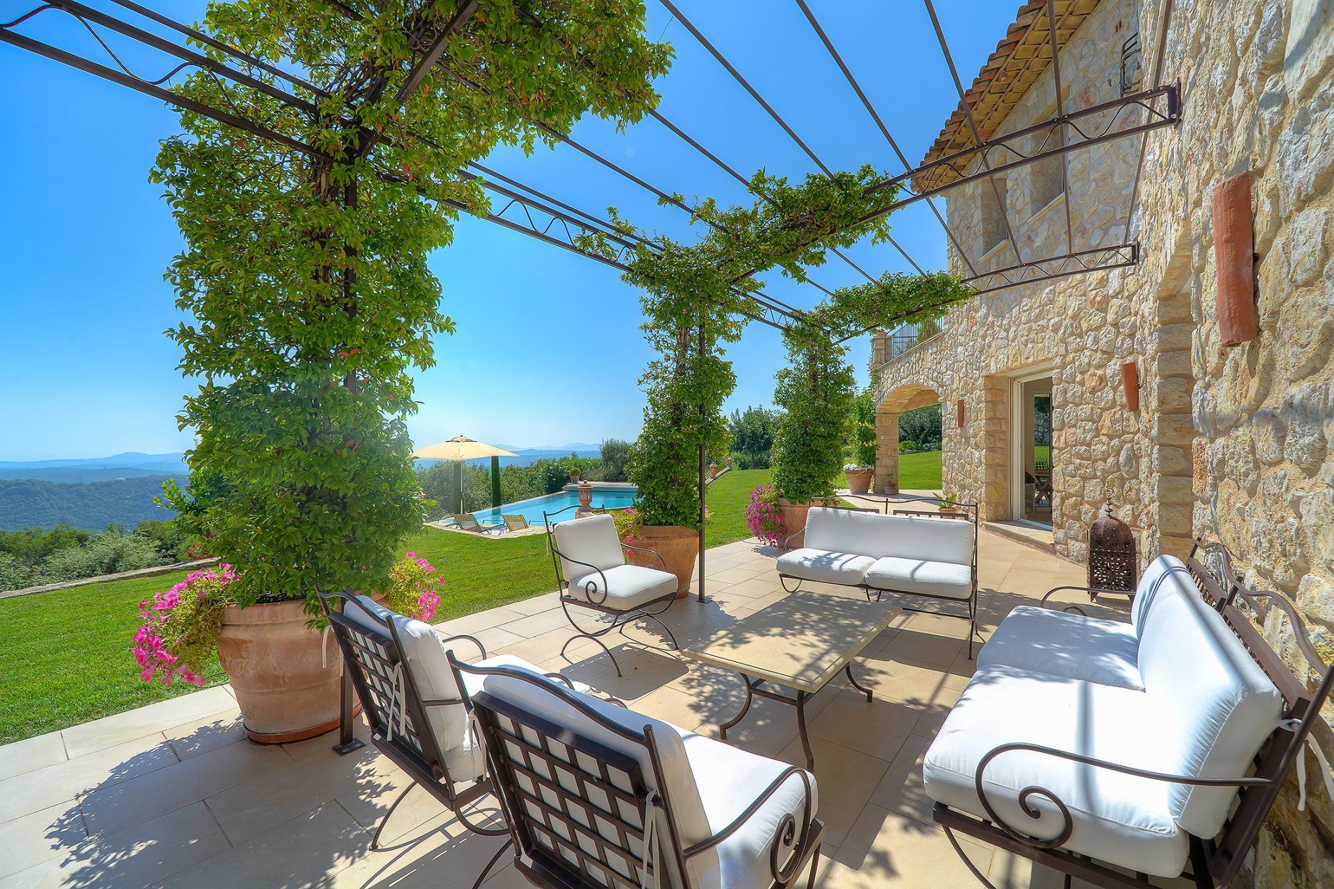 rumah dalam Tourrettes-sur-Loup, Provence-Alpes-Cote d'Azur 11867329