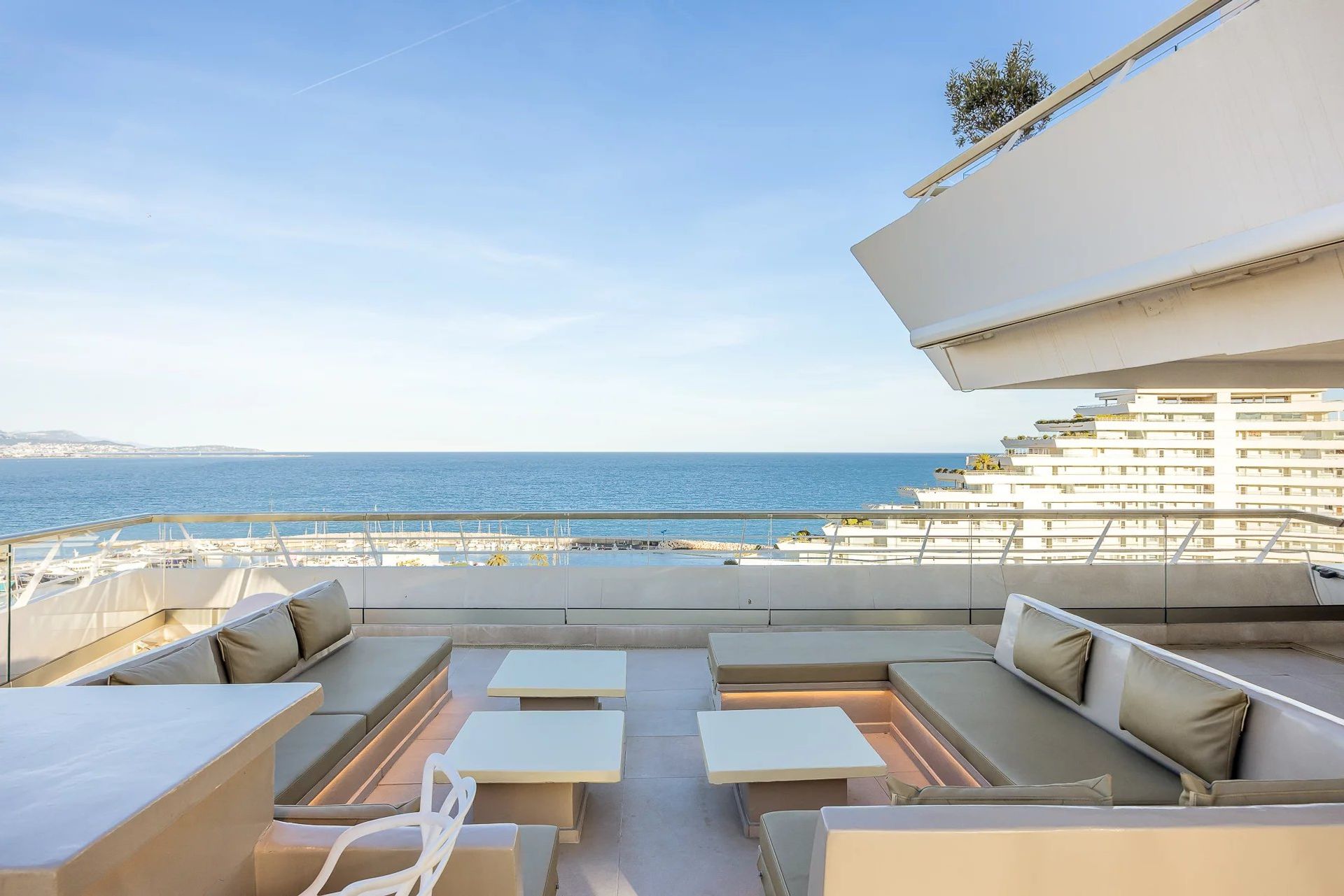 Condominium in Villeneuve-Loubet, Provence-Alpes-Cote d'Azur 11867357