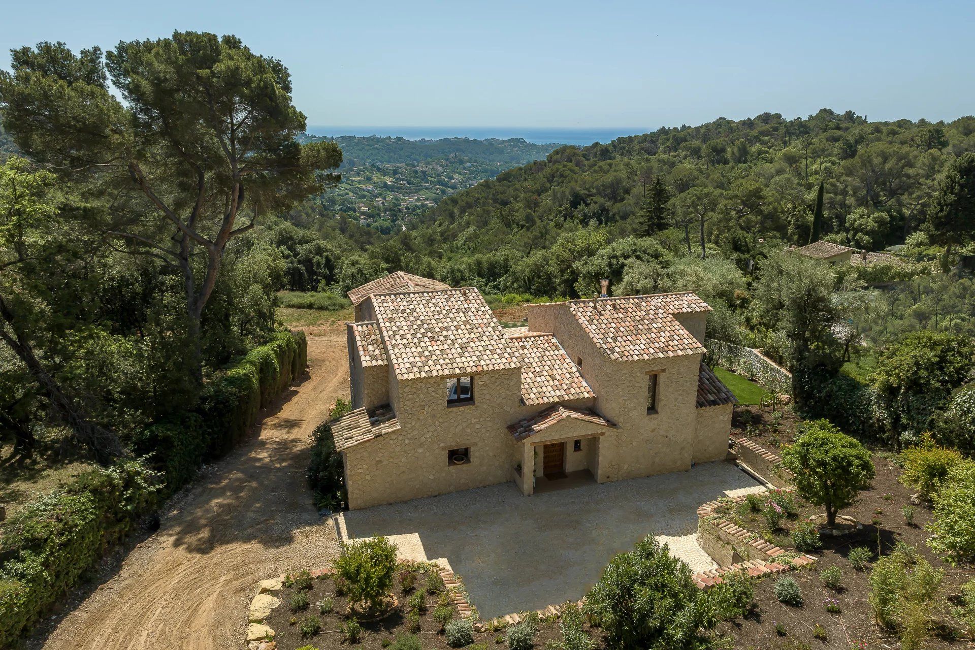 Talo sisään Saint-Paul-de-Vence, Provence-Alpes-Côte d'Azur 11867362