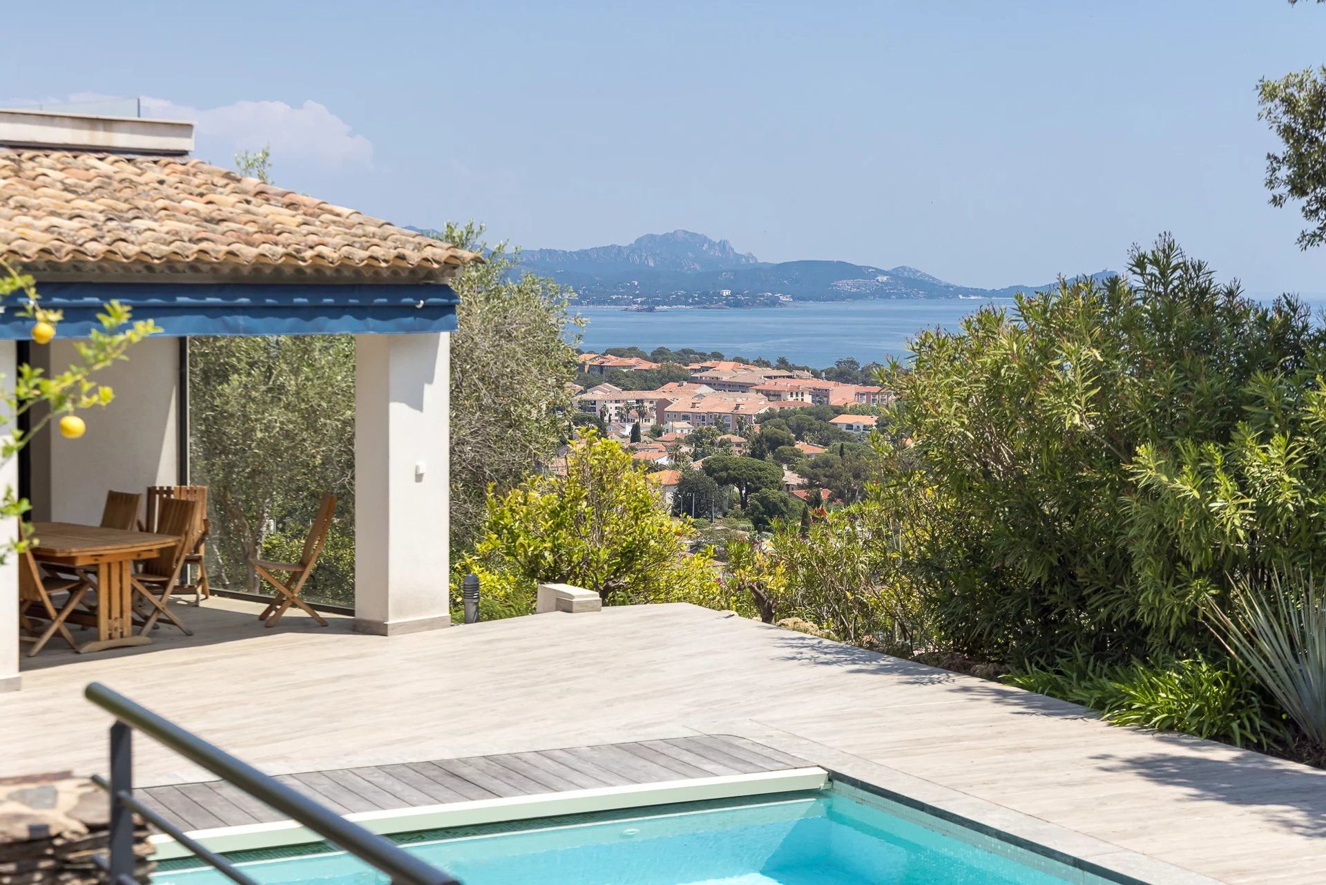 Talo sisään Frejus, Provence-Alpes-Cote d'Azur 11867429