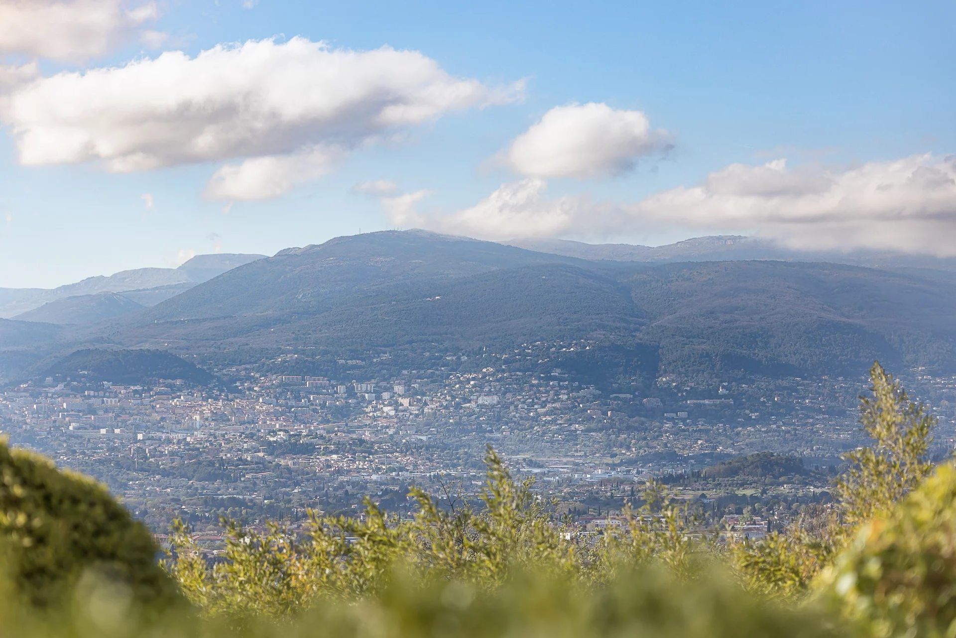 房子 在 Mougins, Provence-Alpes-Côte d'Azur 11867451