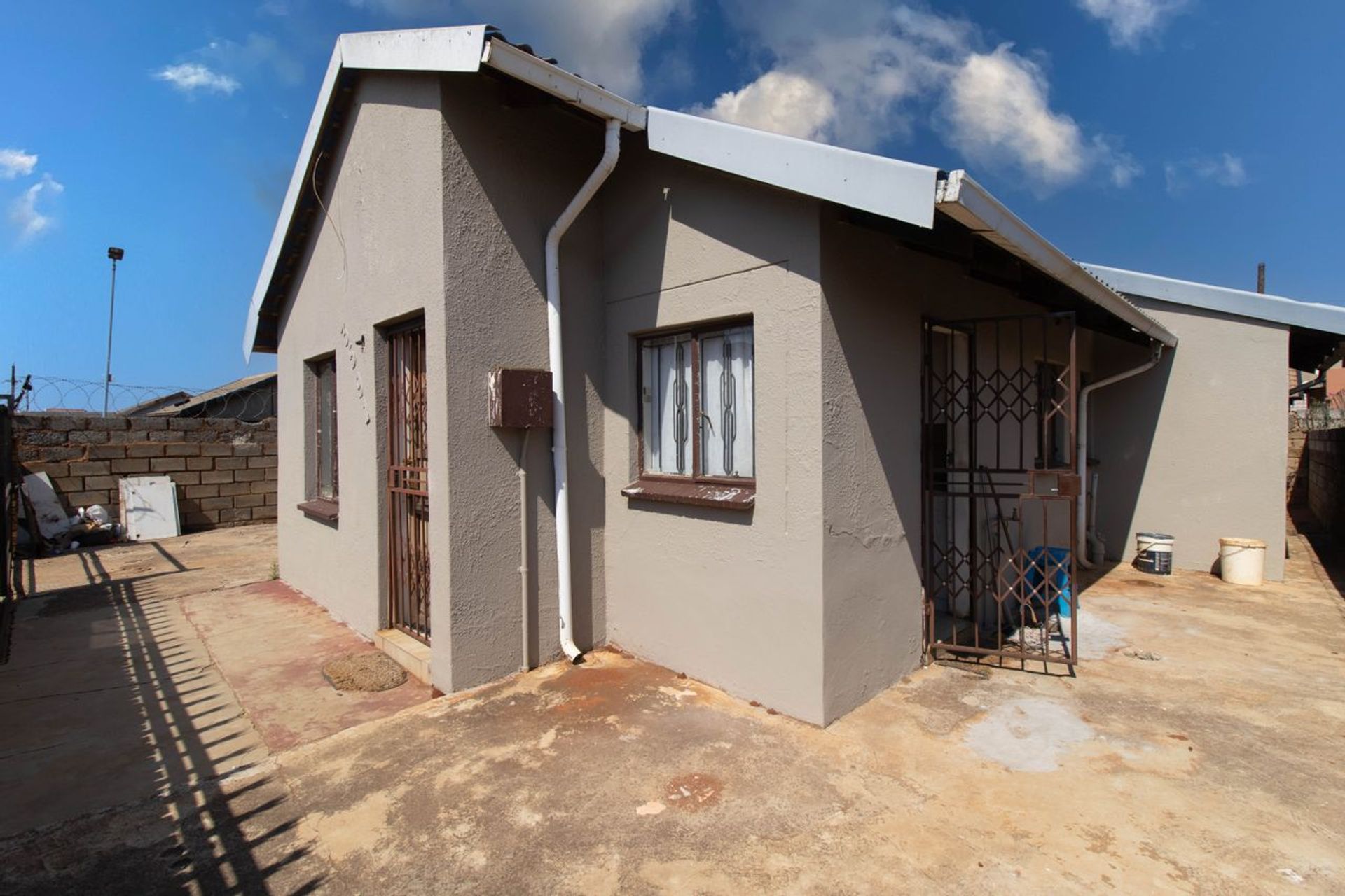 Osakehuoneisto sisään Soweto, Gauteng 11871477