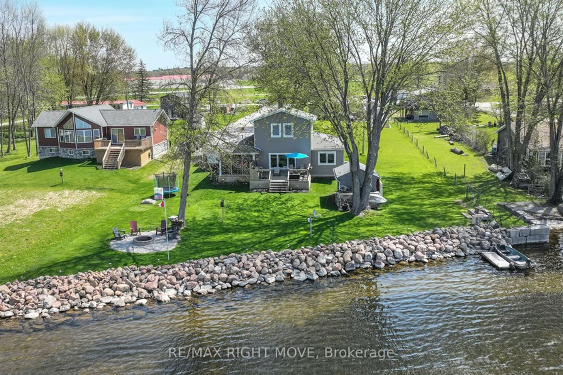 House in West Hills, Bluebird Lane 11871851