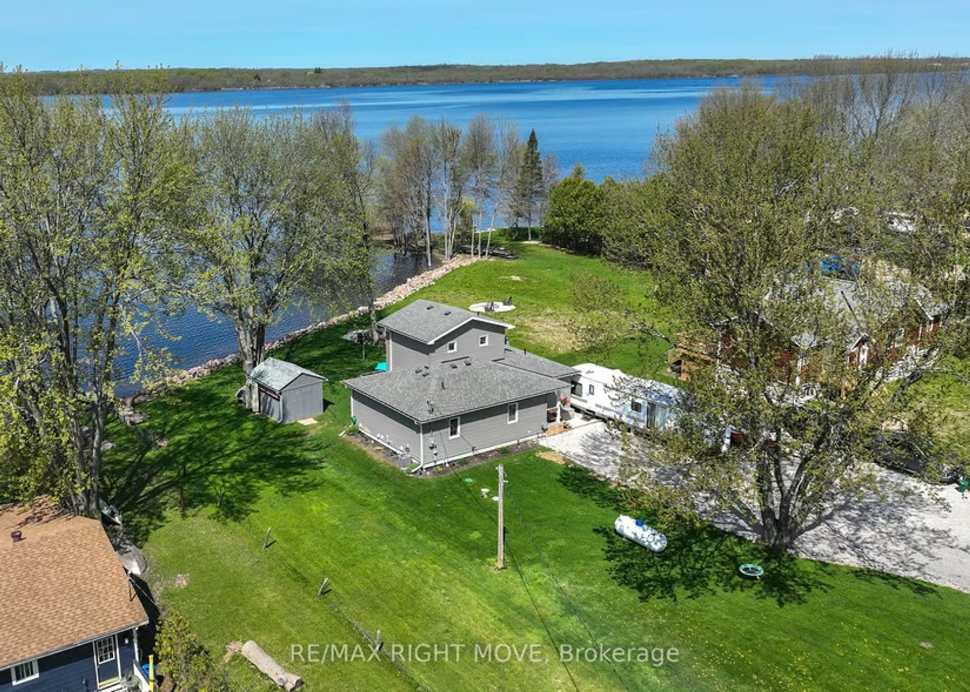 House in West Hills, Bluebird Lane 11871851