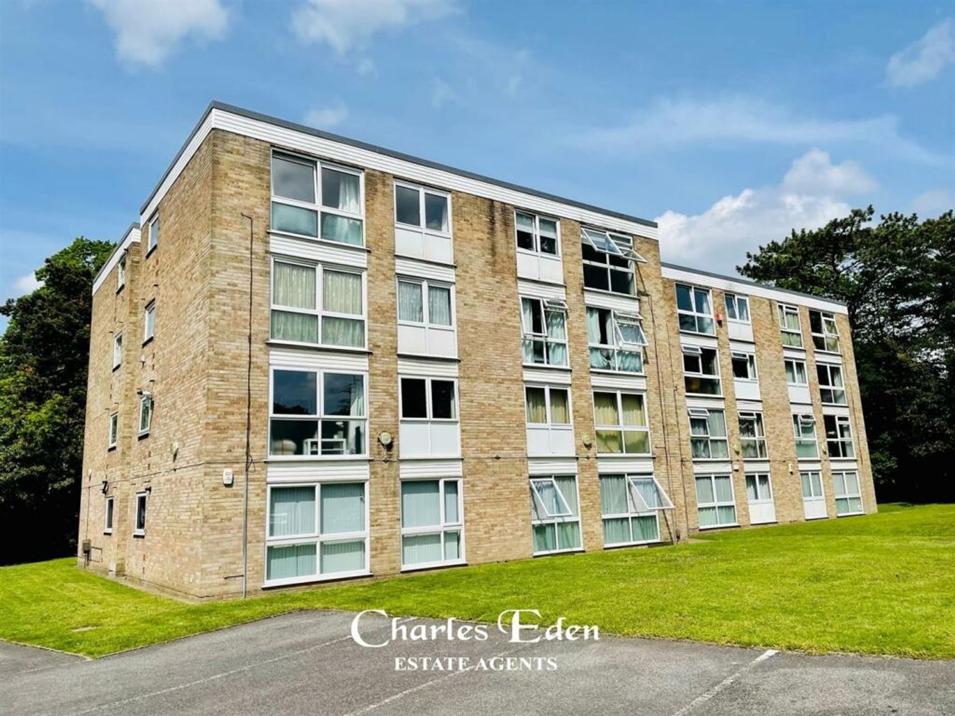 Condominium dans , England 11874227