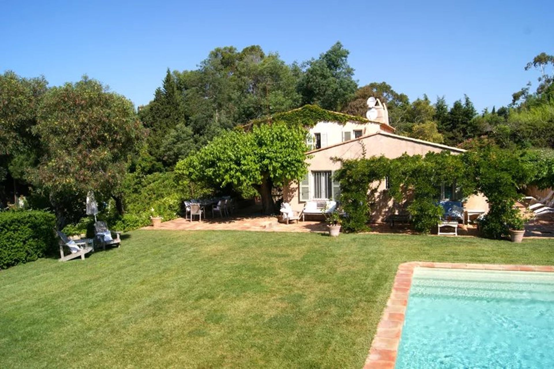 Talo sisään Saint-Tropez, Provence-Alpes-Côte d'Azur 11874386