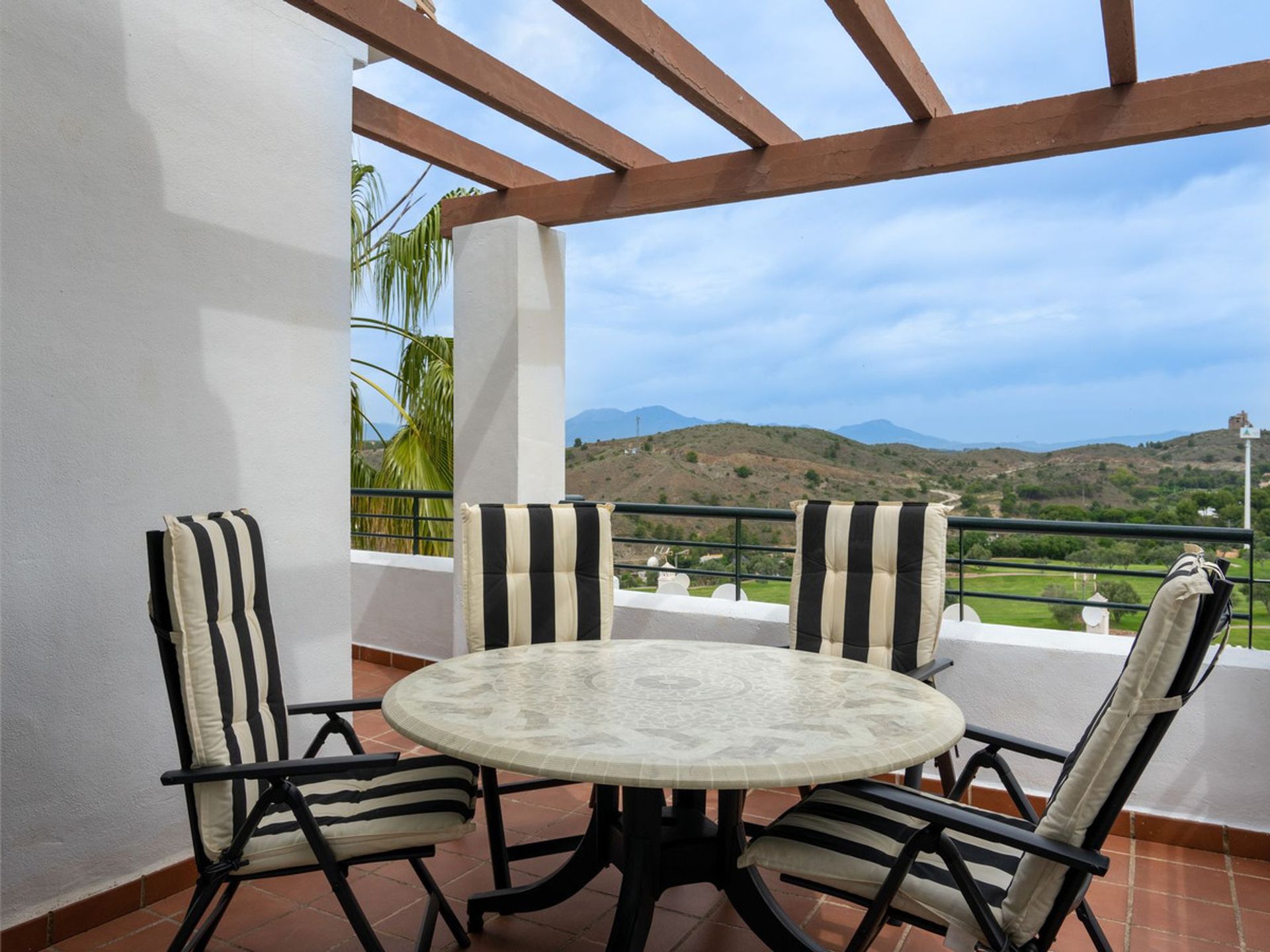 Condominium dans Alhaurín el Grande, Andalusia 11875429