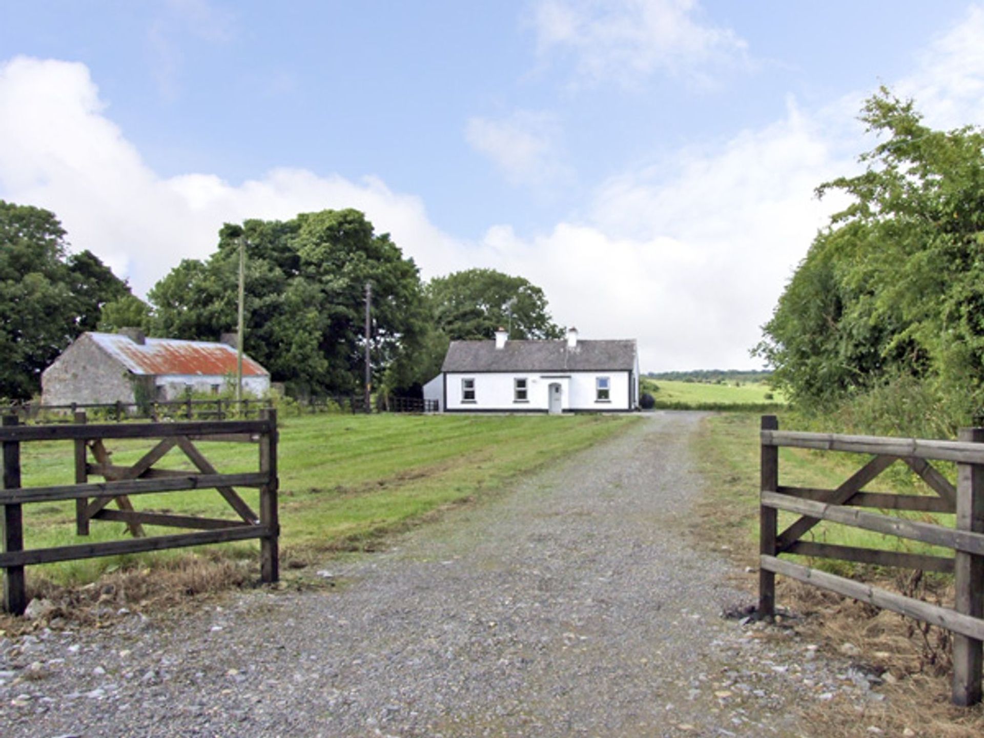 Hus i , County Mayo 11875581