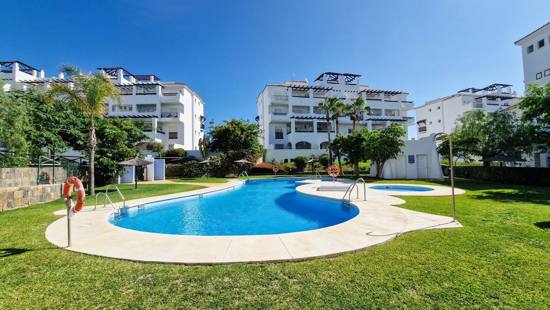 Condominium in La Duquesa, Andalucía 11875693