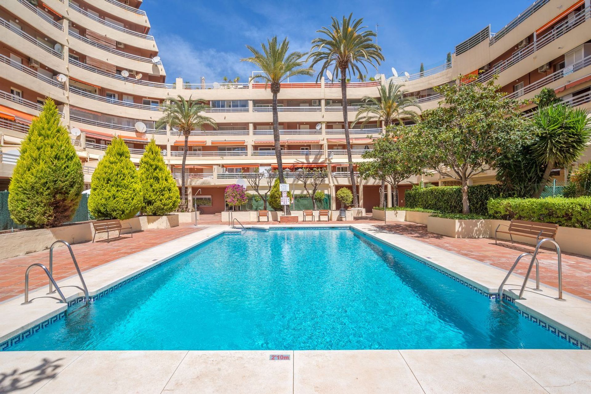 Condominium in Marbella, Andalusia 11875710