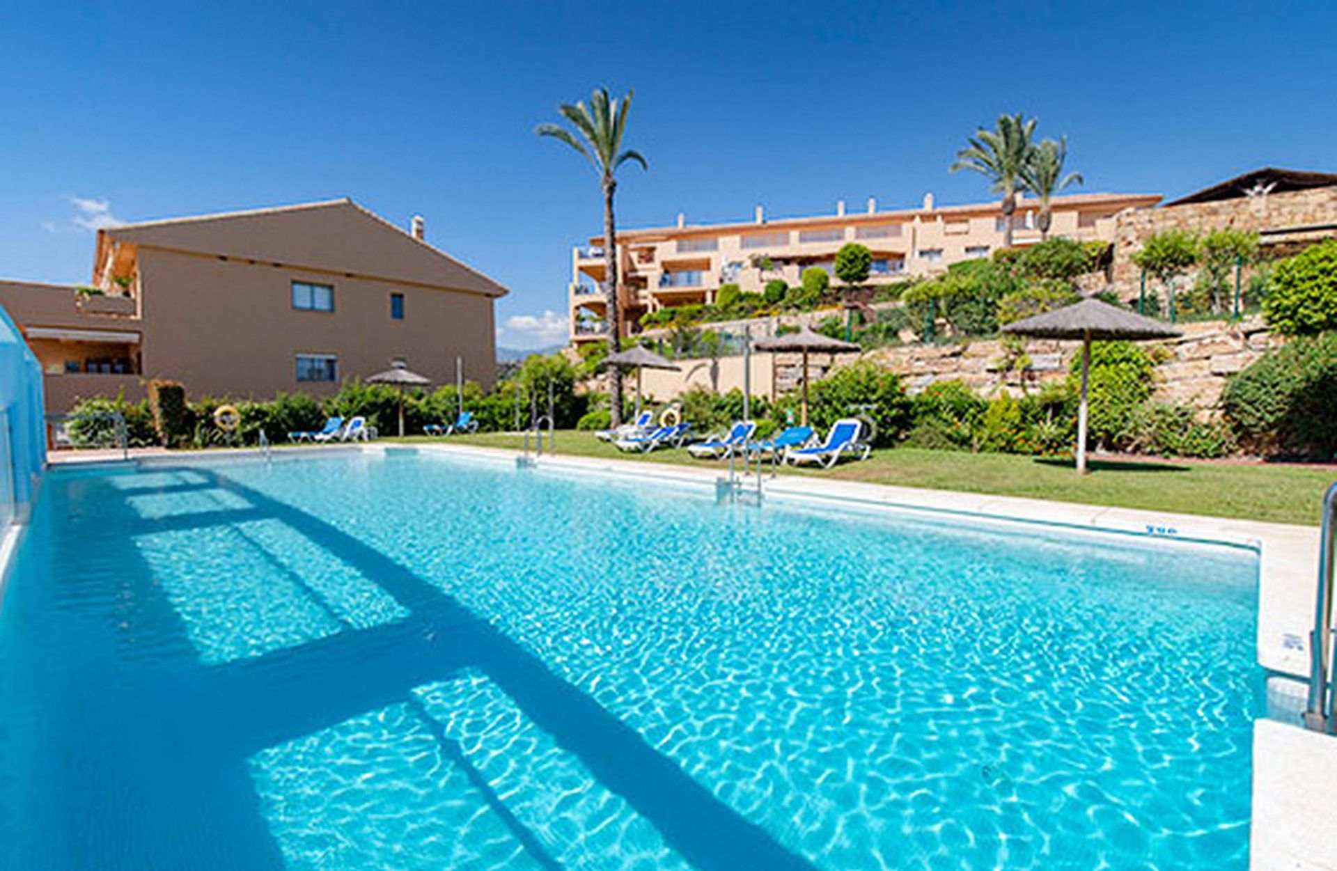 Condominium in Estepona, Andalusia 11875805