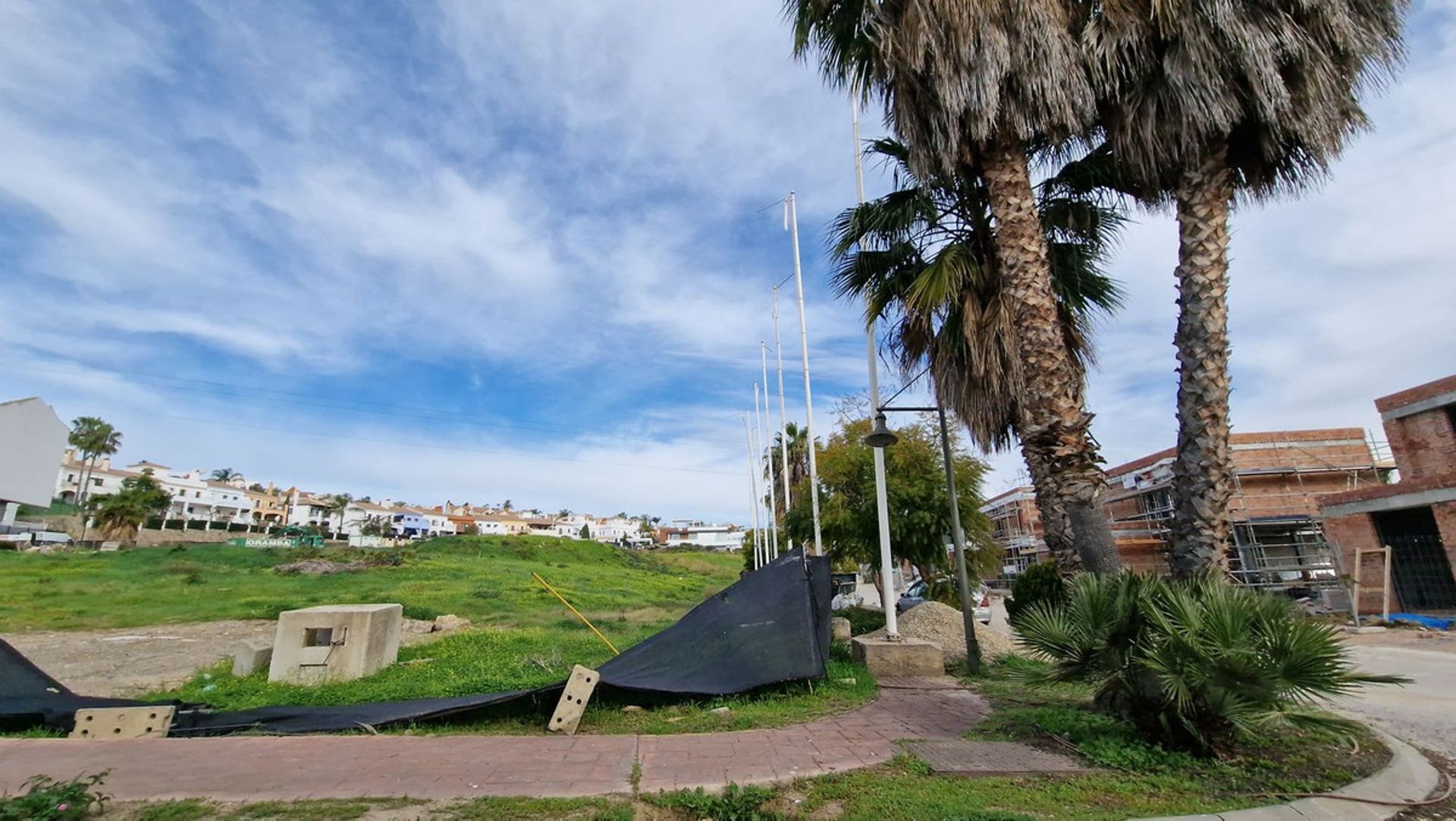 Land in Estepona, Andalucía 11876582