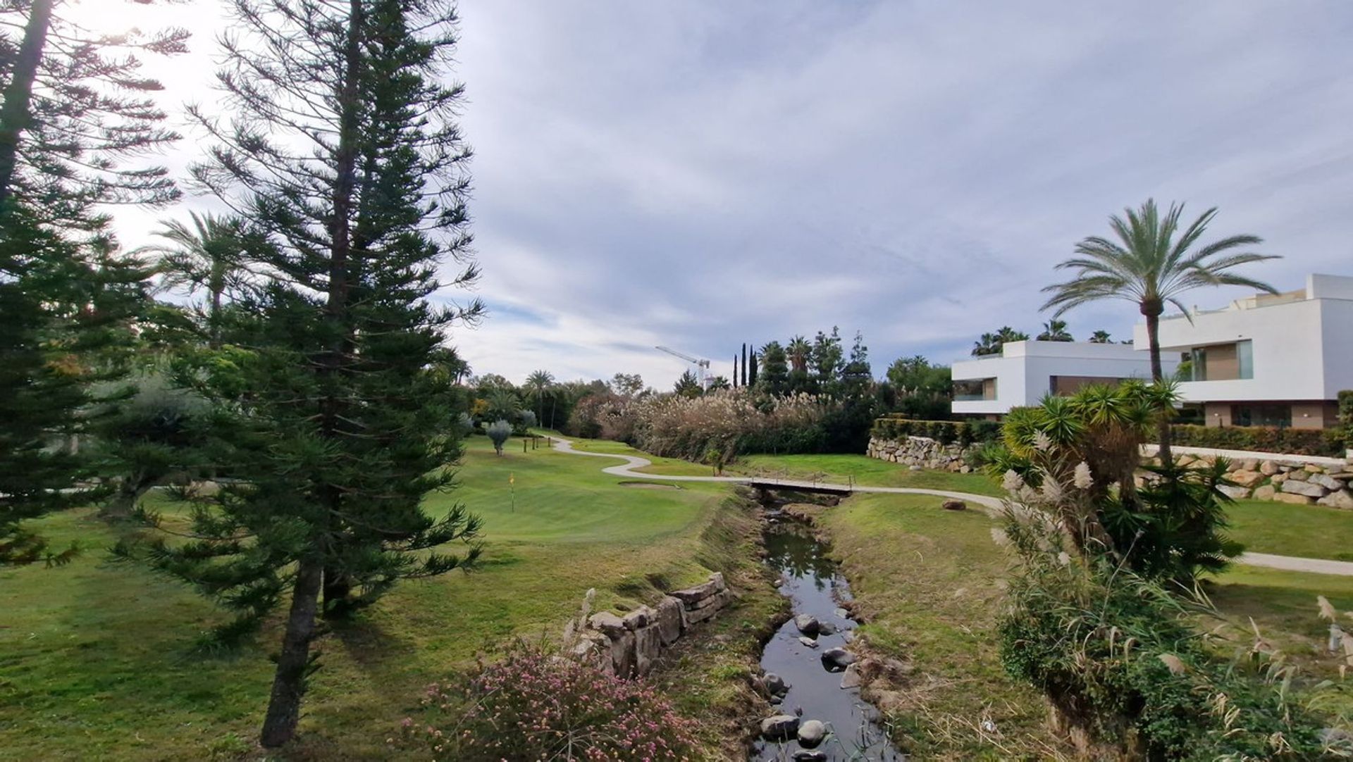 Land in Estepona, Andalucía 11876582