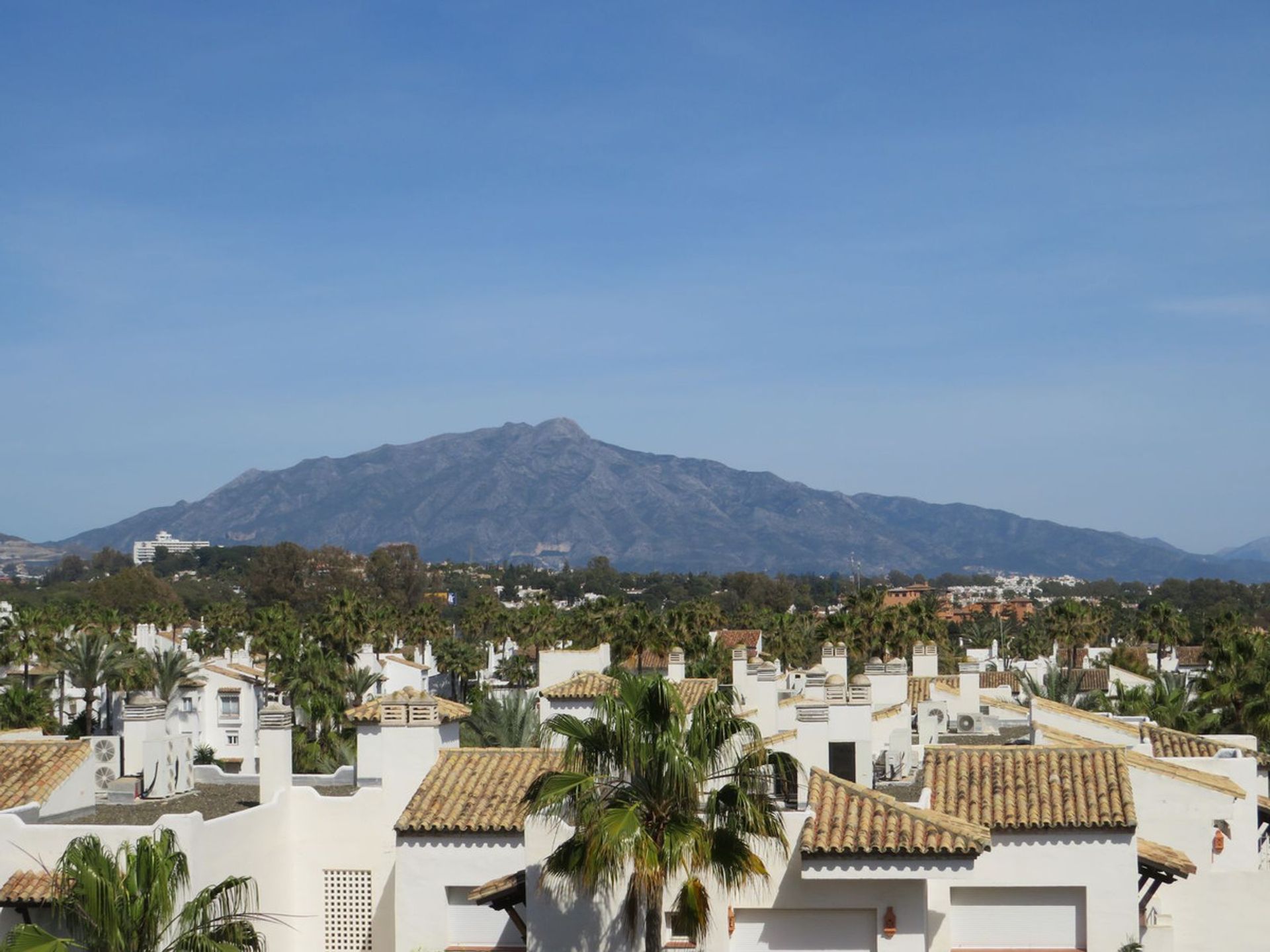 Condominium in Estepona, Andalucía 11877201