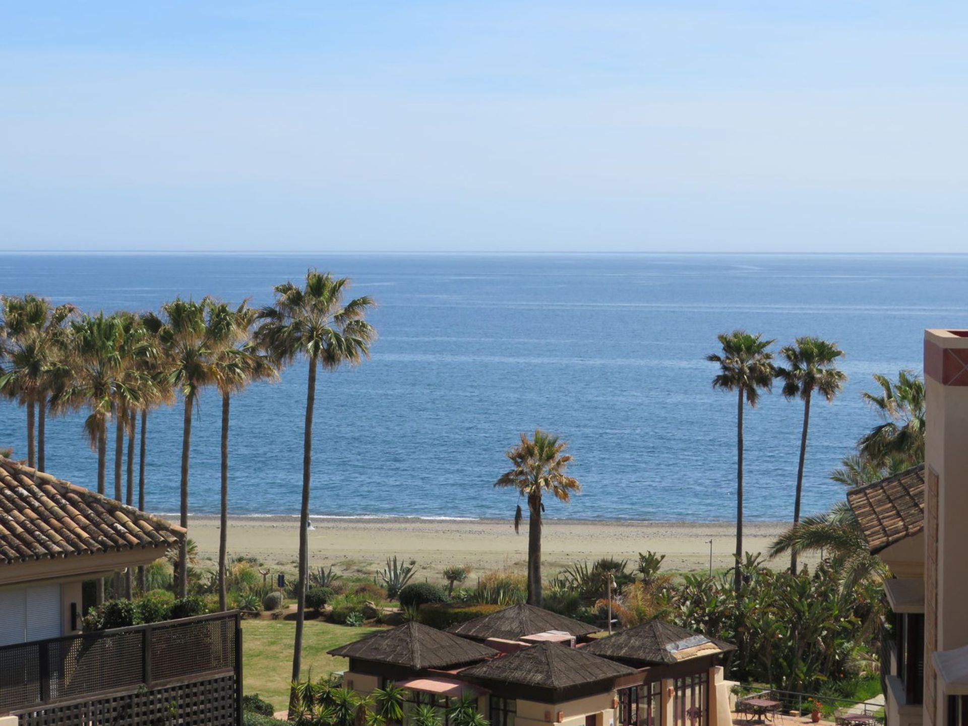 Condominium in Estepona, Andalucía 11877201