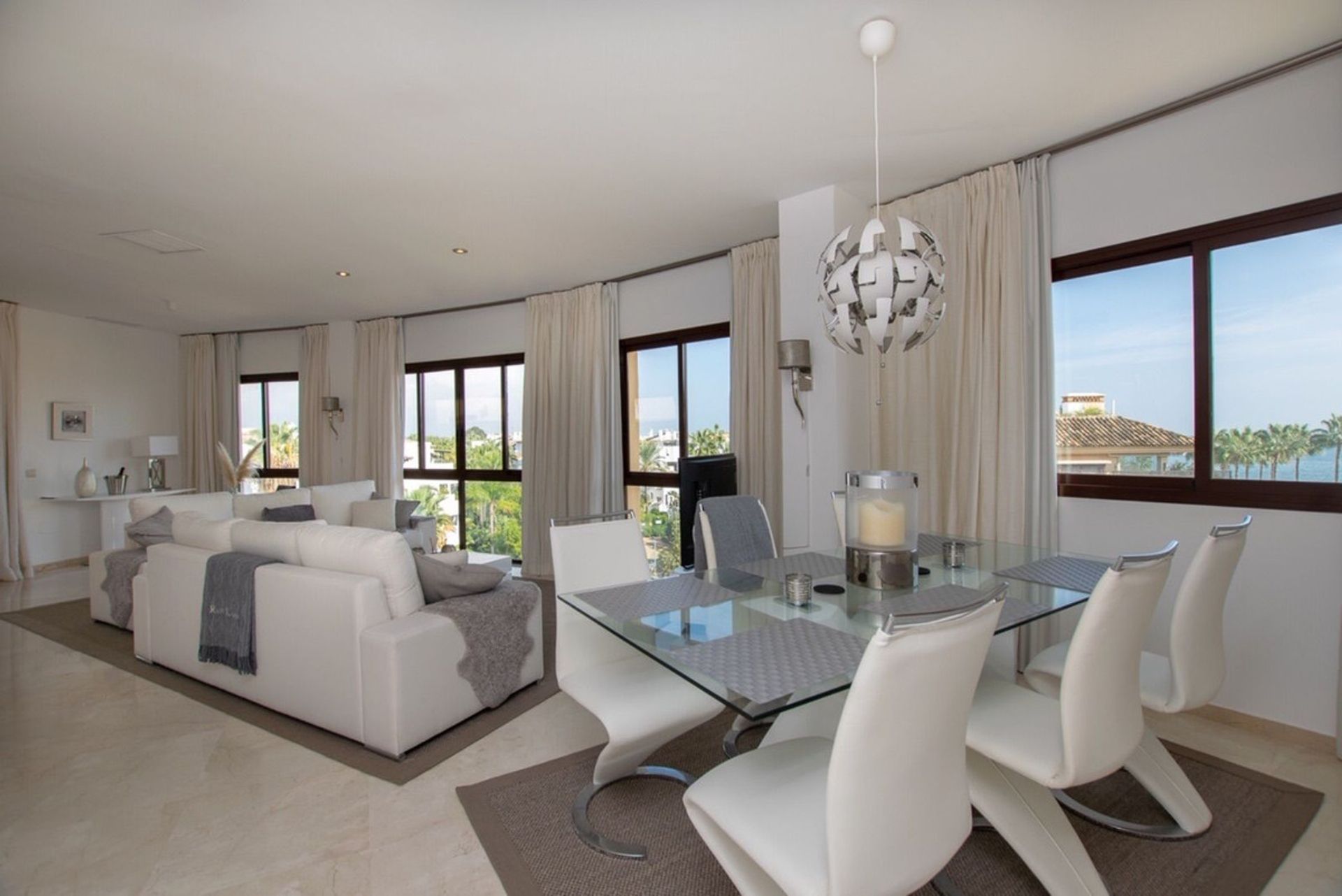 Condominium in Estepona, Andalusia 11877201