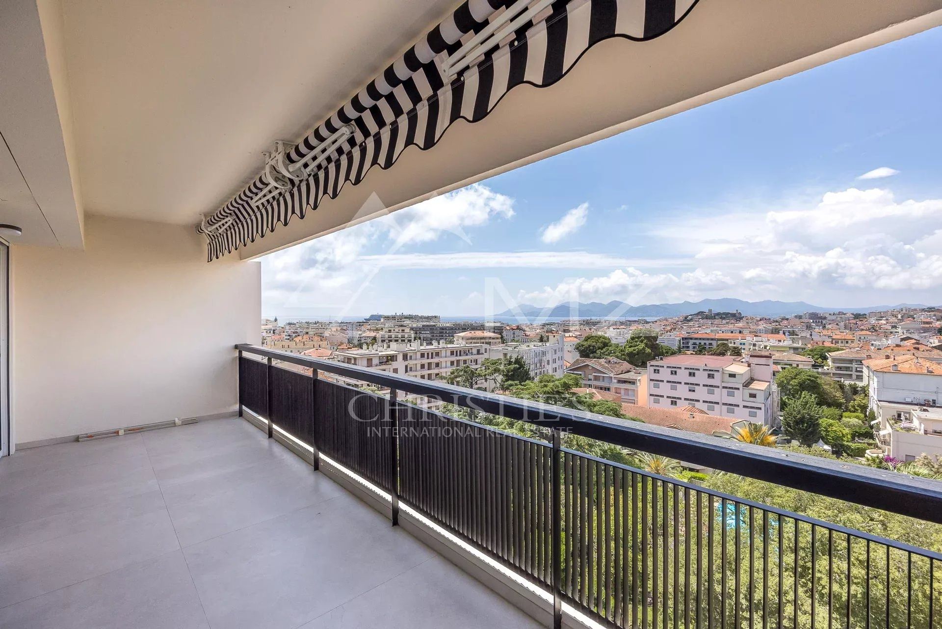 Condominium dans Cannes, Alpes-Maritimes 11877635