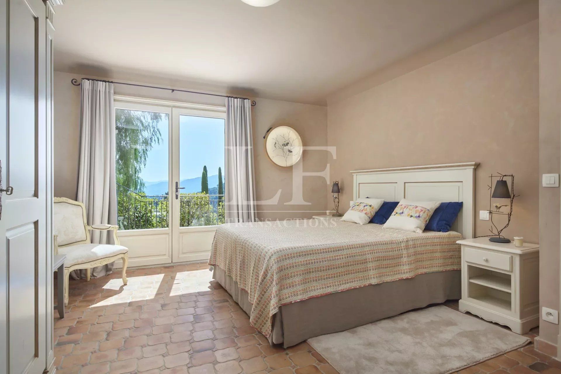 Будинок в Mougins, Alpes-Maritimes 11877712