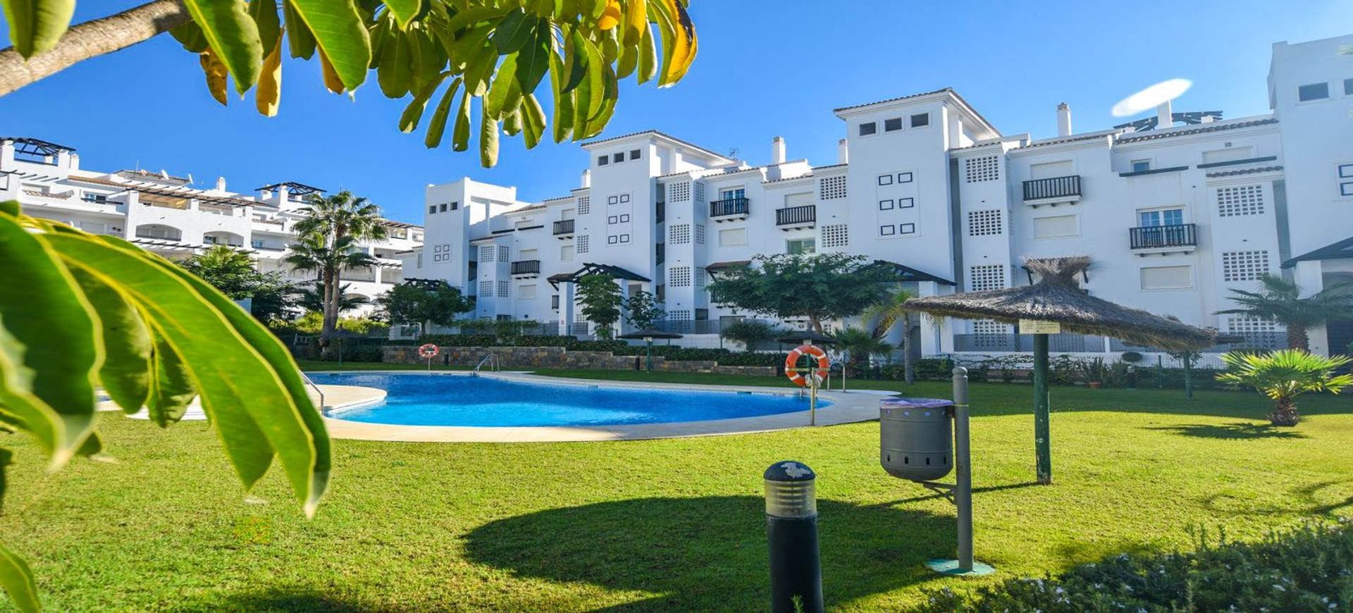 Condominium dans Puerto de la Duquesa, Andalusia 11878509