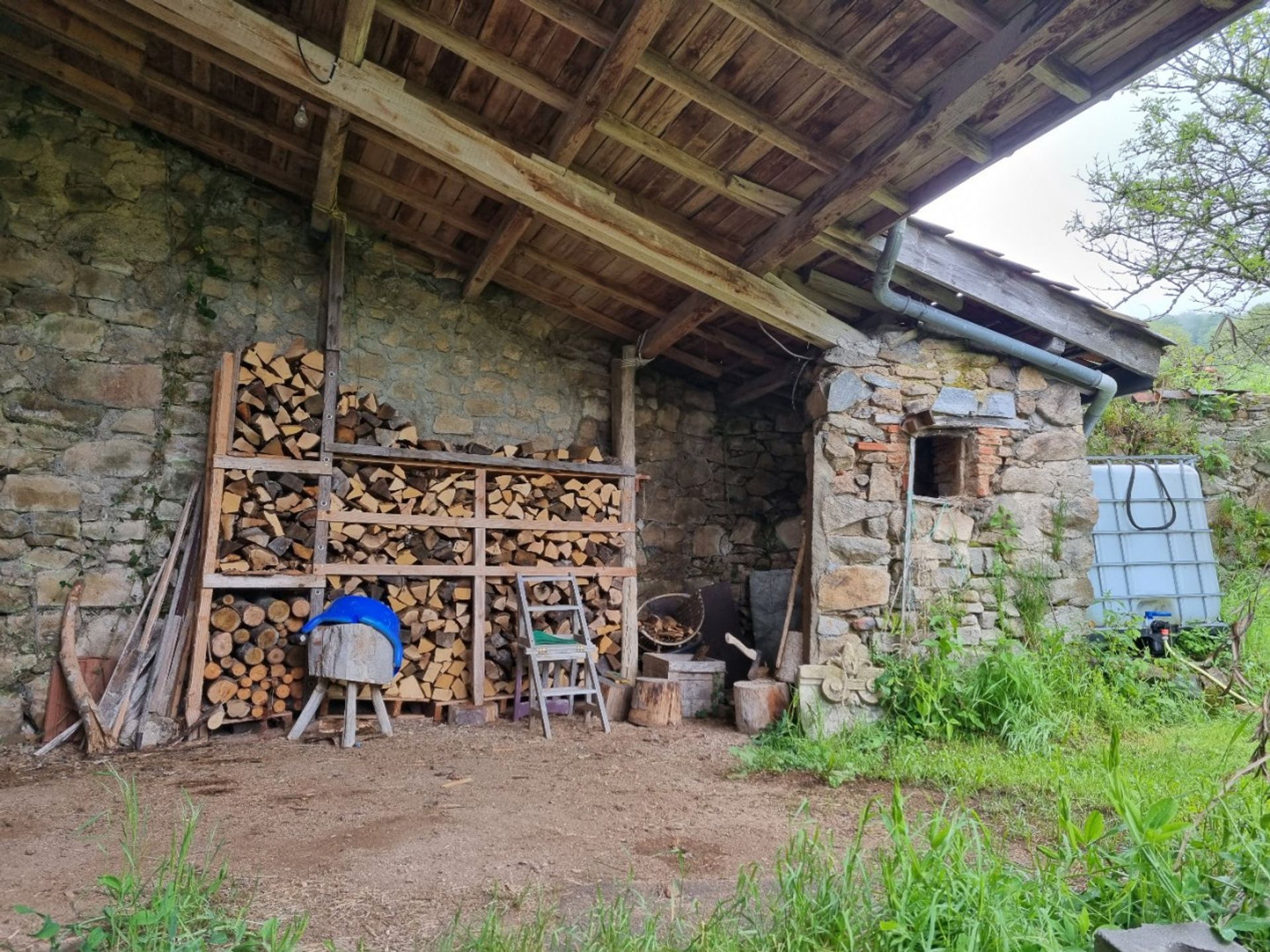 其他 在 Laprugne, Auvergne-Rhône-Alpes 11879569