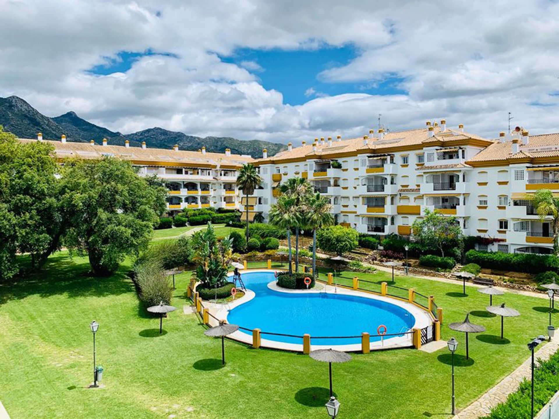 Condominium in Marbella, Andalusië 11881178