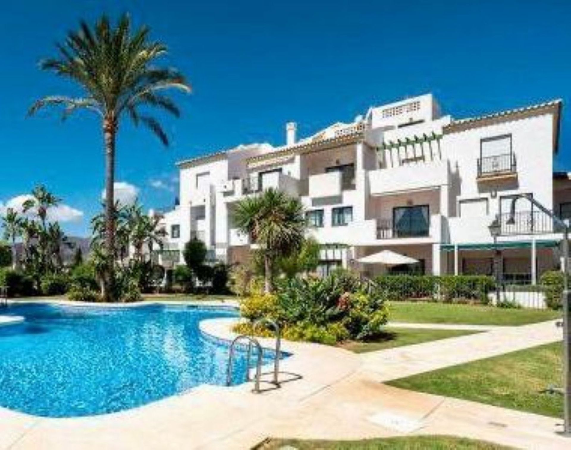 Condominium in Alhaurín el Grande, Andalusia 11881374