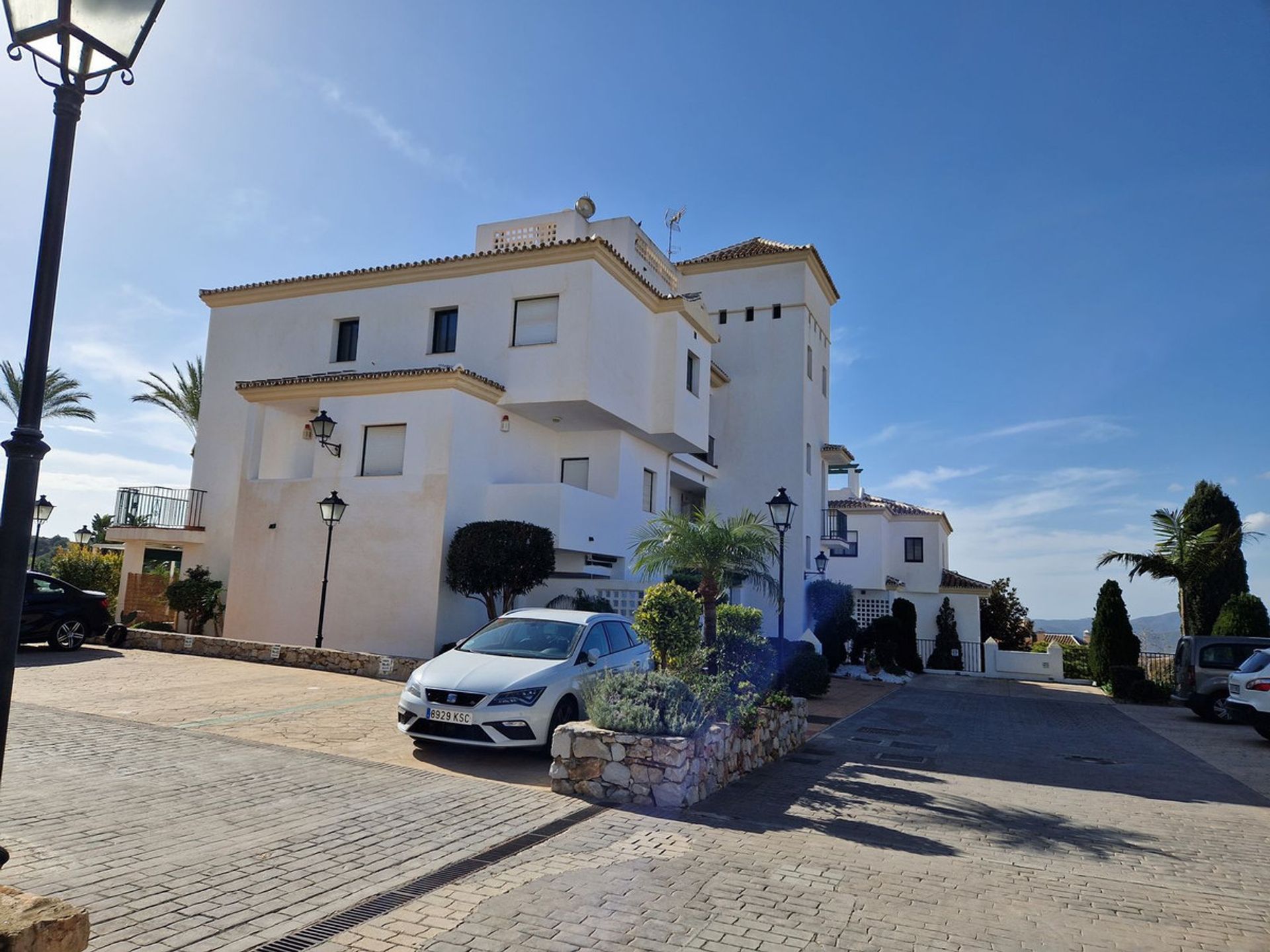 Condominium in Alhaurín el Grande, Andalusia 11881374