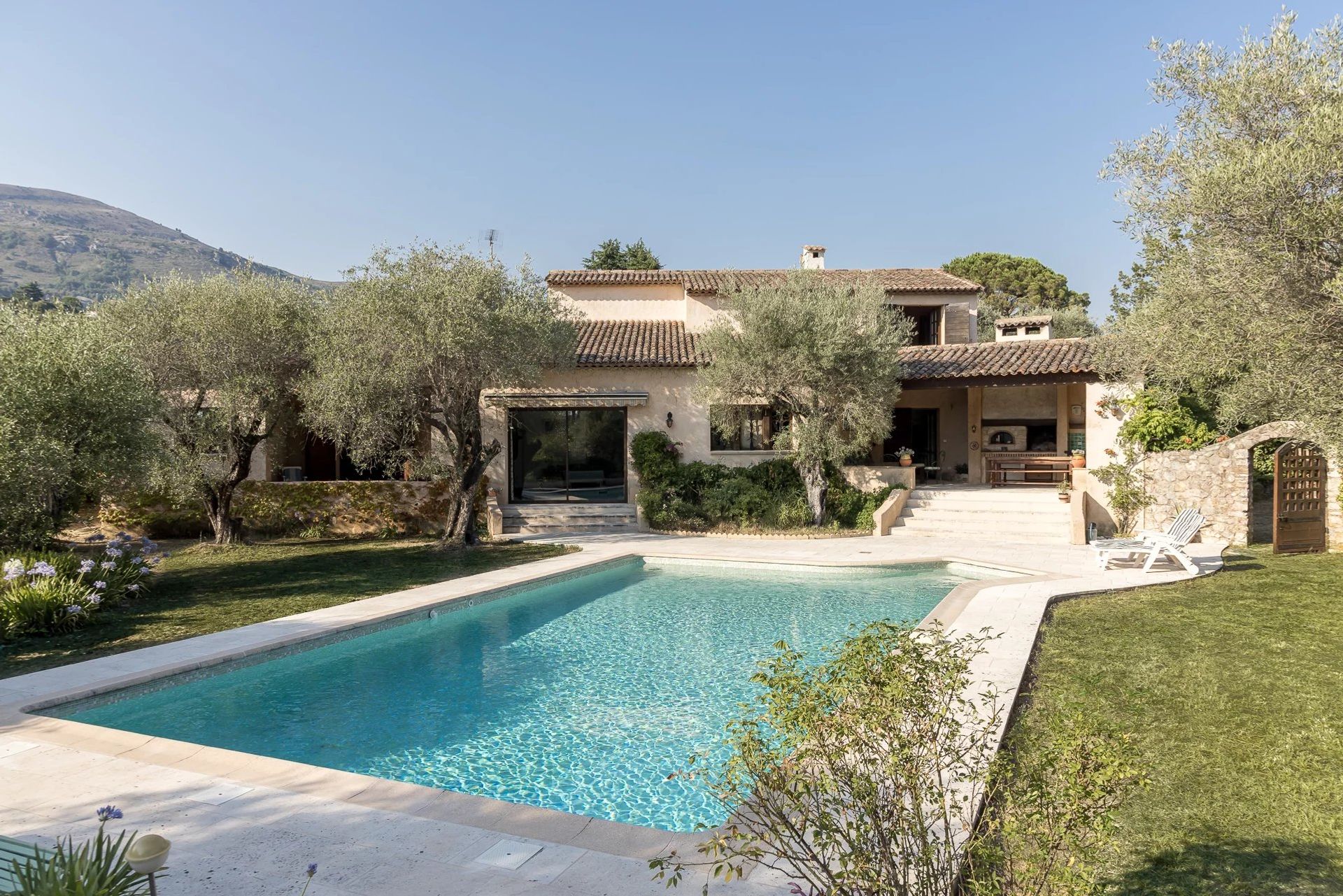 casa en Tourrettes-sur-Loup, Provenza-Alpes-Costa Azul 11882516