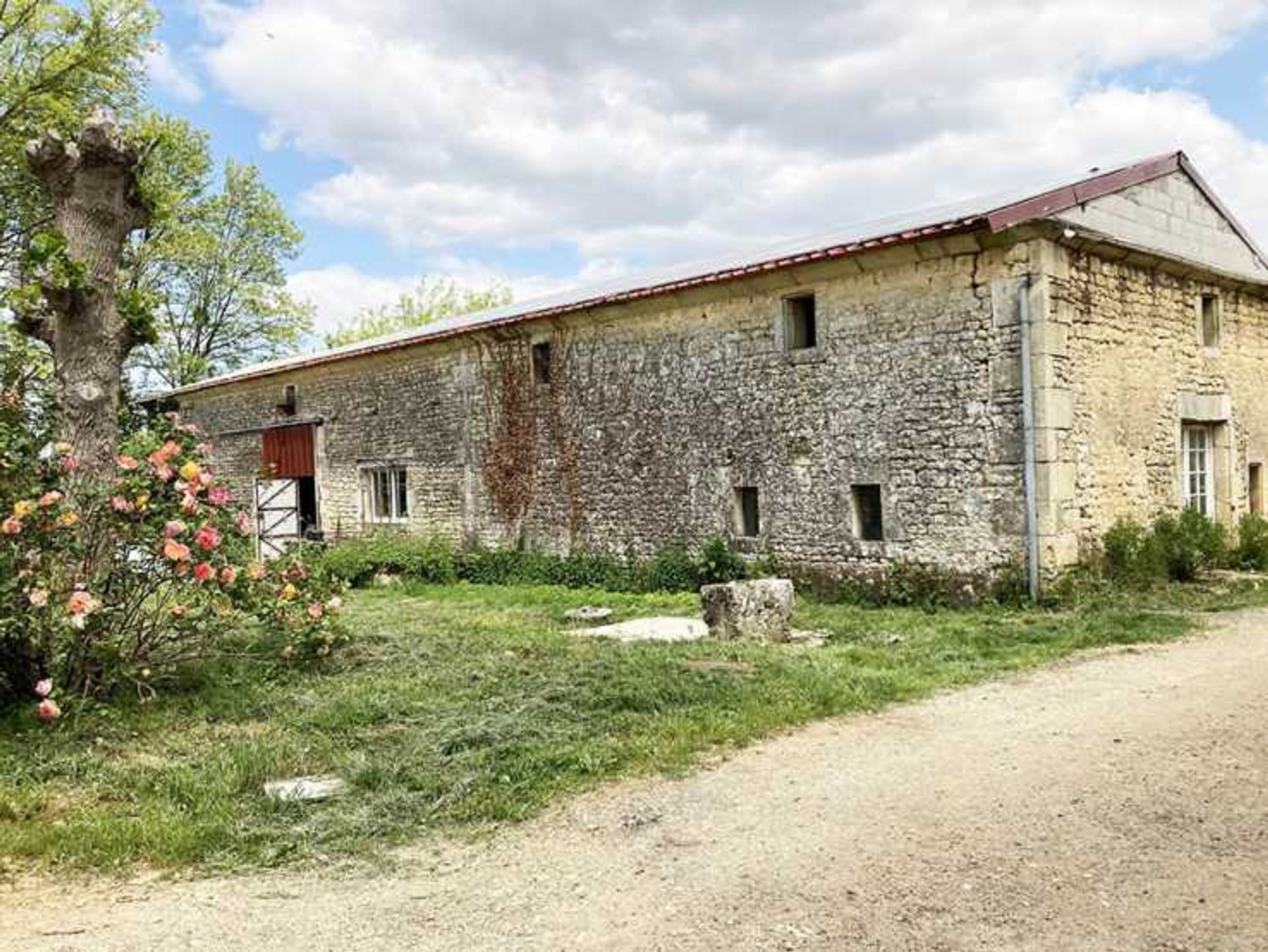 Huis in Mortagne-sur-Gironde, Nouvelle-Aquitaine 11882574