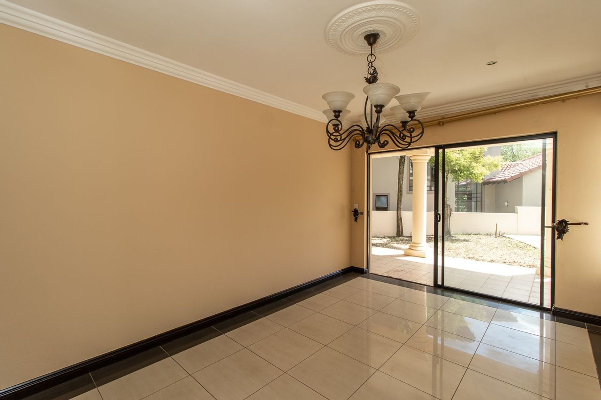 Talo sisään Midrand, Gauteng 11883519