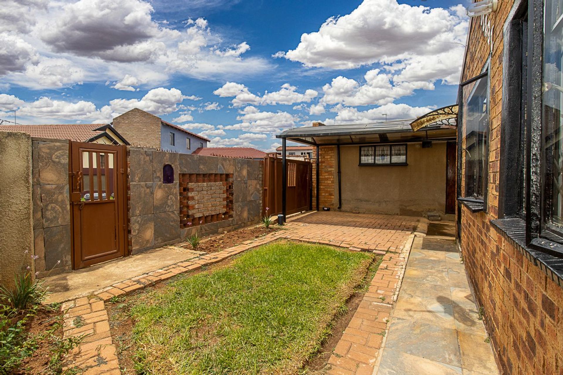 rumah dalam Soweto, Gauteng 11883522