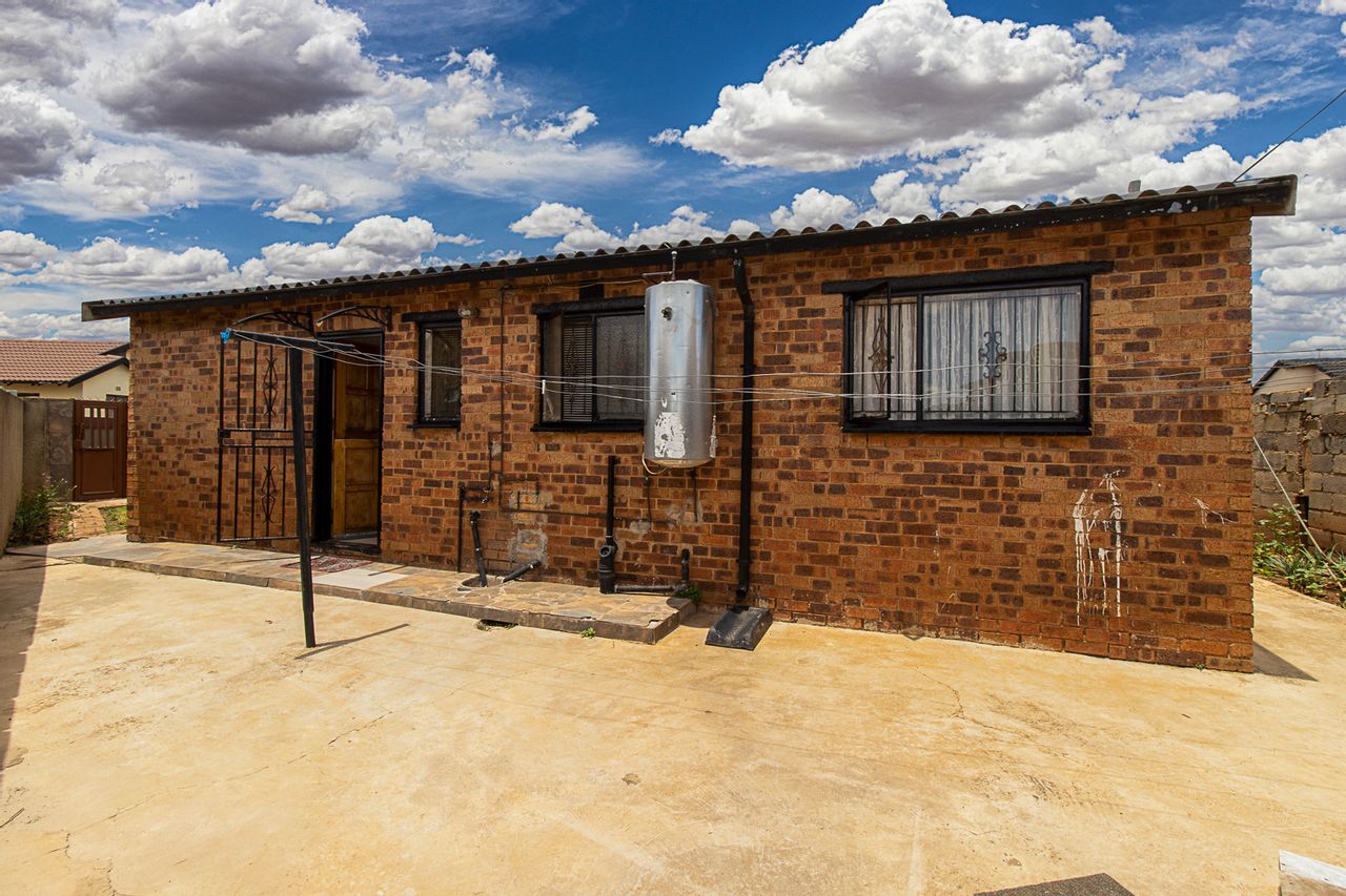 Talo sisään Soweto, Gauteng 11883522