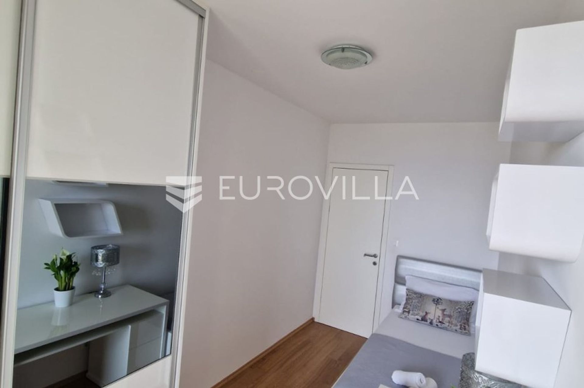 Condominium in Split, Splitsko-Dalmatinska Zupanija 11883823