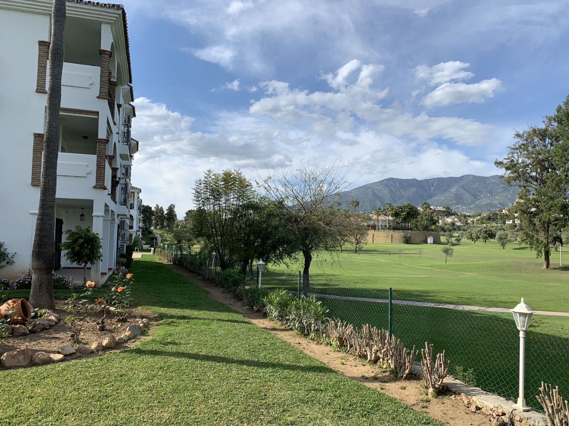 Condominium in Las Lagunas de Mijas, Andalucía 11884751