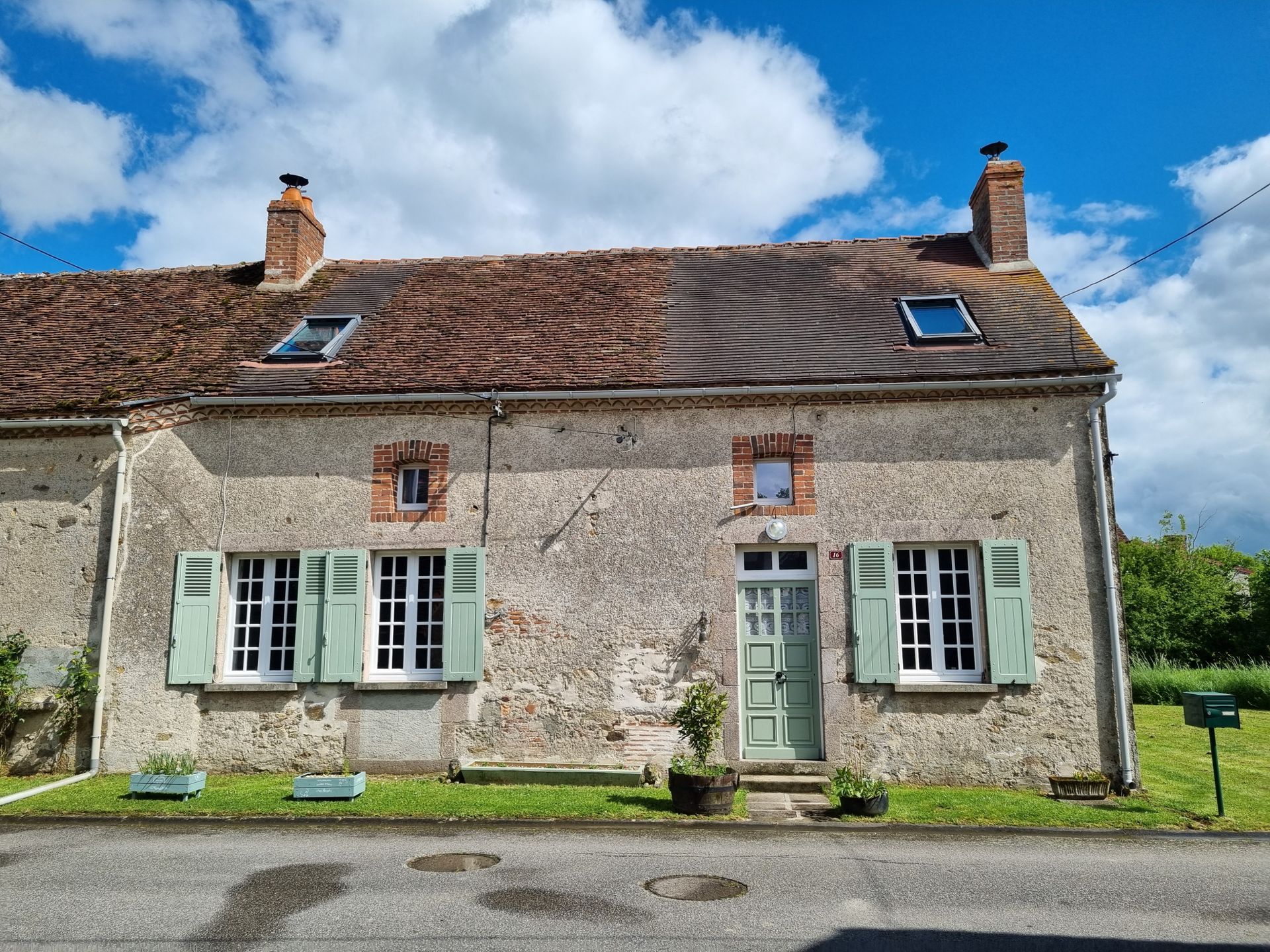 Hus i Lussac-les-Eglises, Nouvelle-Aquitaine 11886366