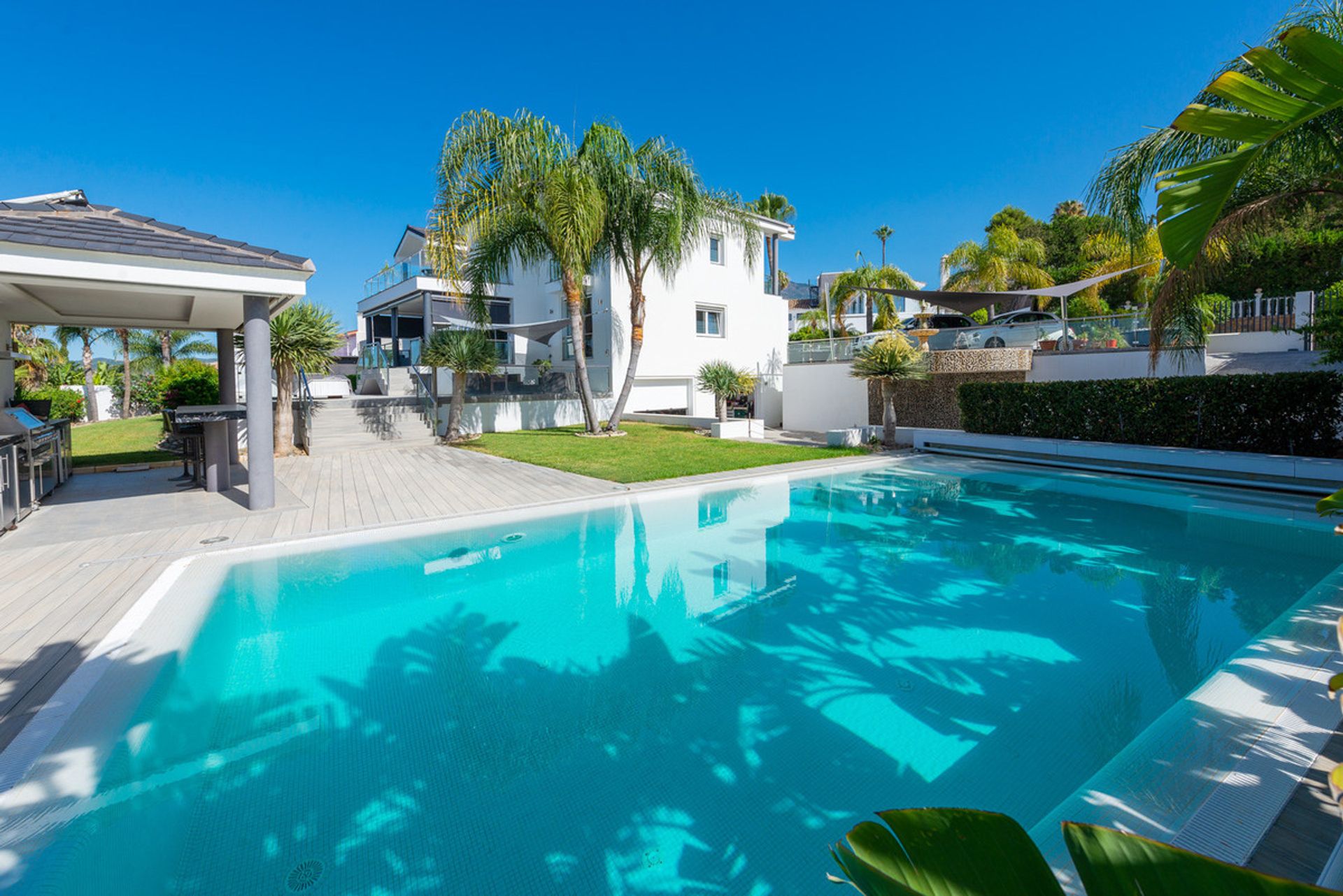 rumah dalam Estepona, Andalusia 11887353