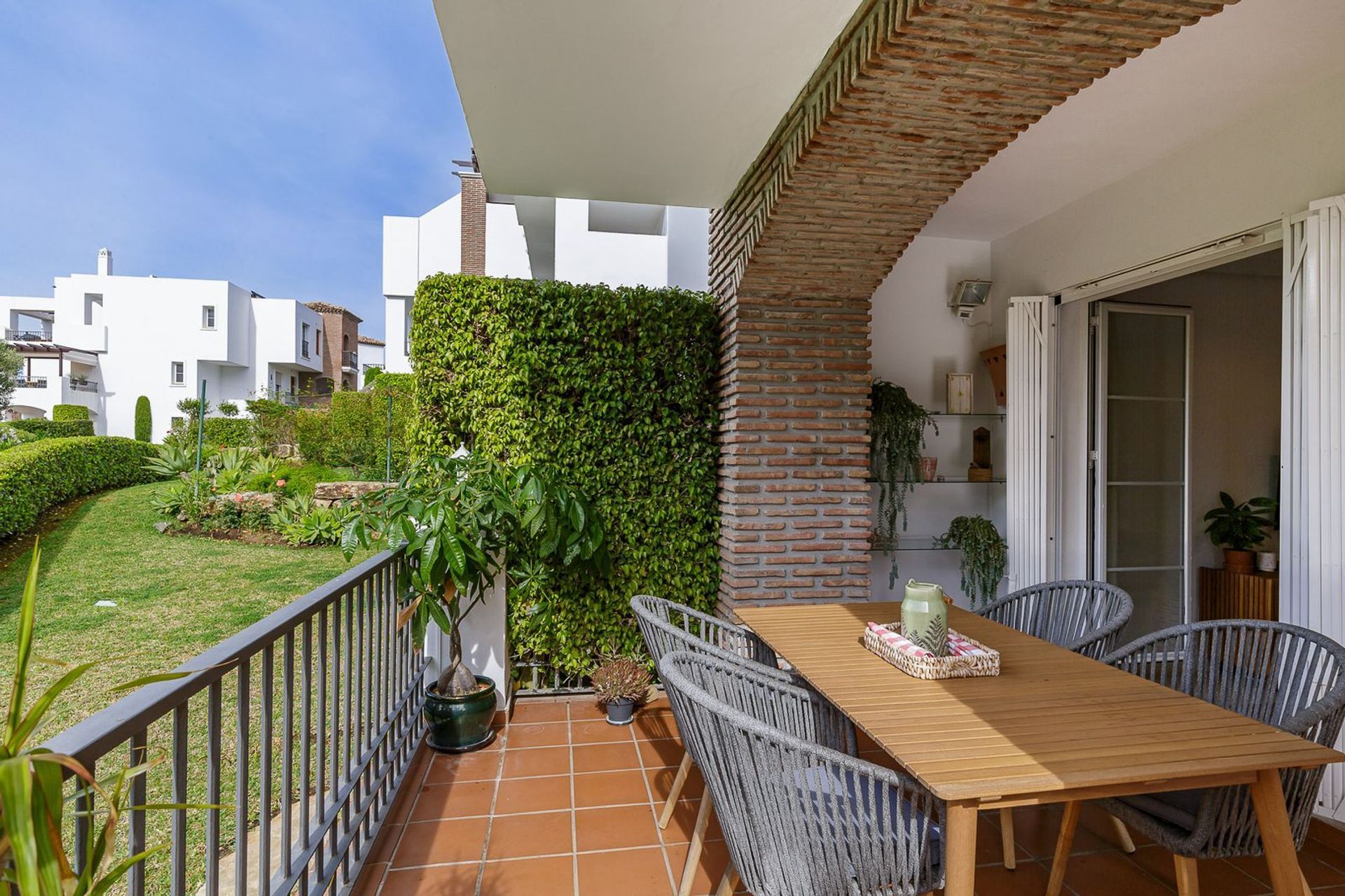 Condominium in Benahavis, Andalusia 11888190