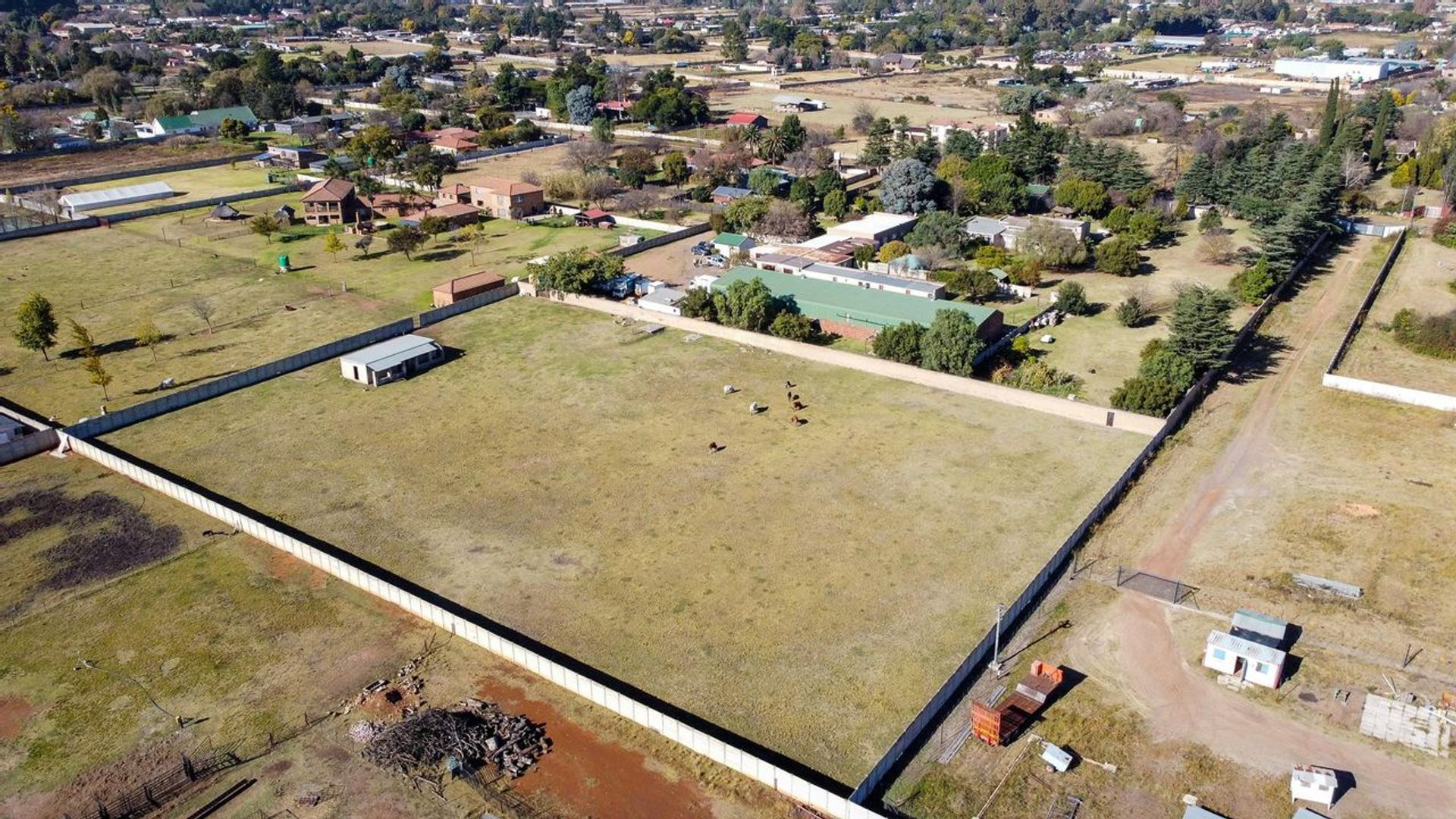 Mehrfamilienhaus im Kempton Park, Gauteng 11888800